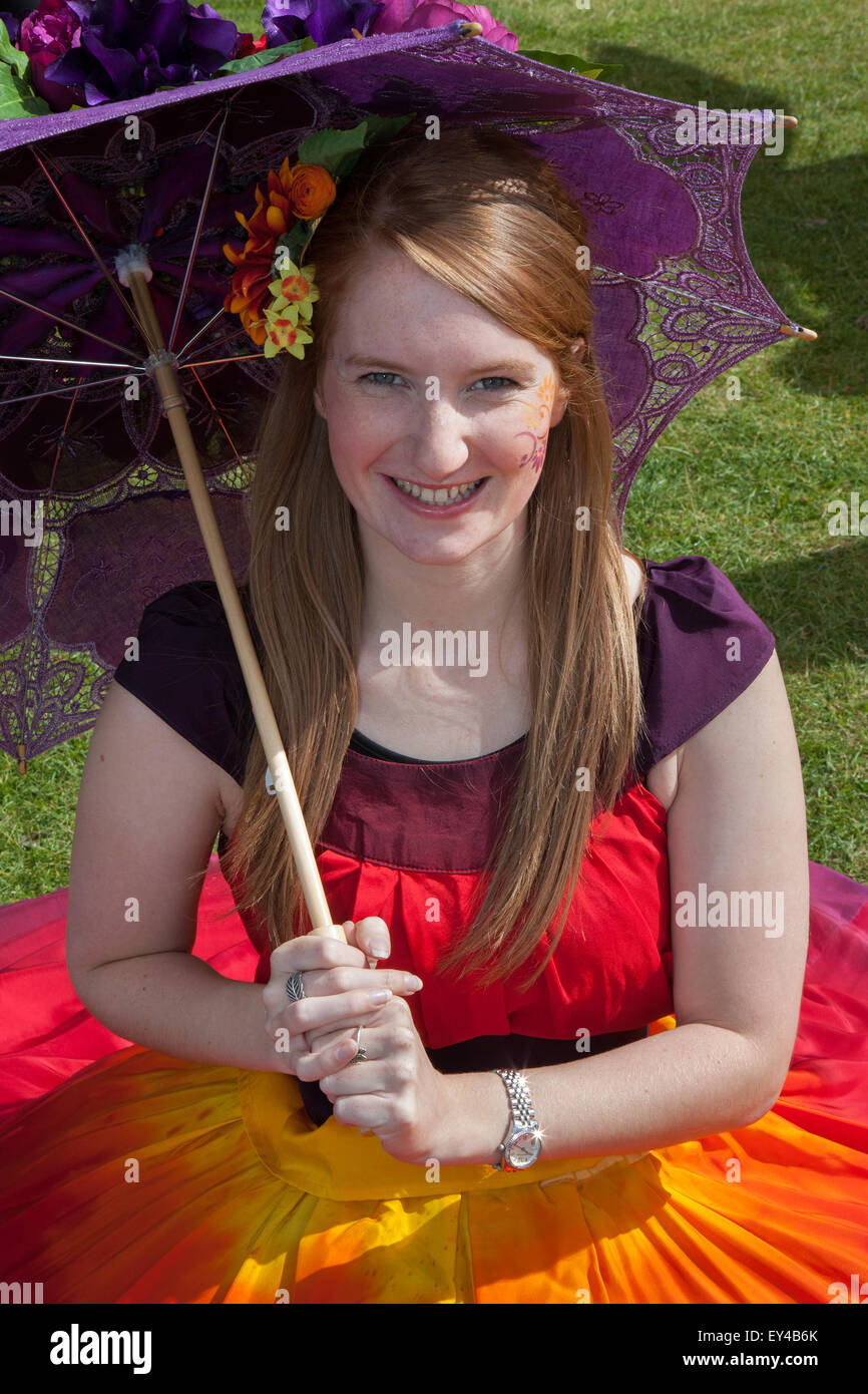 Tatton Park,  Cheshire, UK 21st July, 2015. Emily Hazeldine a Carnival dancer with Cabasa Carnival Arts. a performer at the RHS Flower Show.  Credit:  Mar Photographics/Alamy Live News Stock Photo