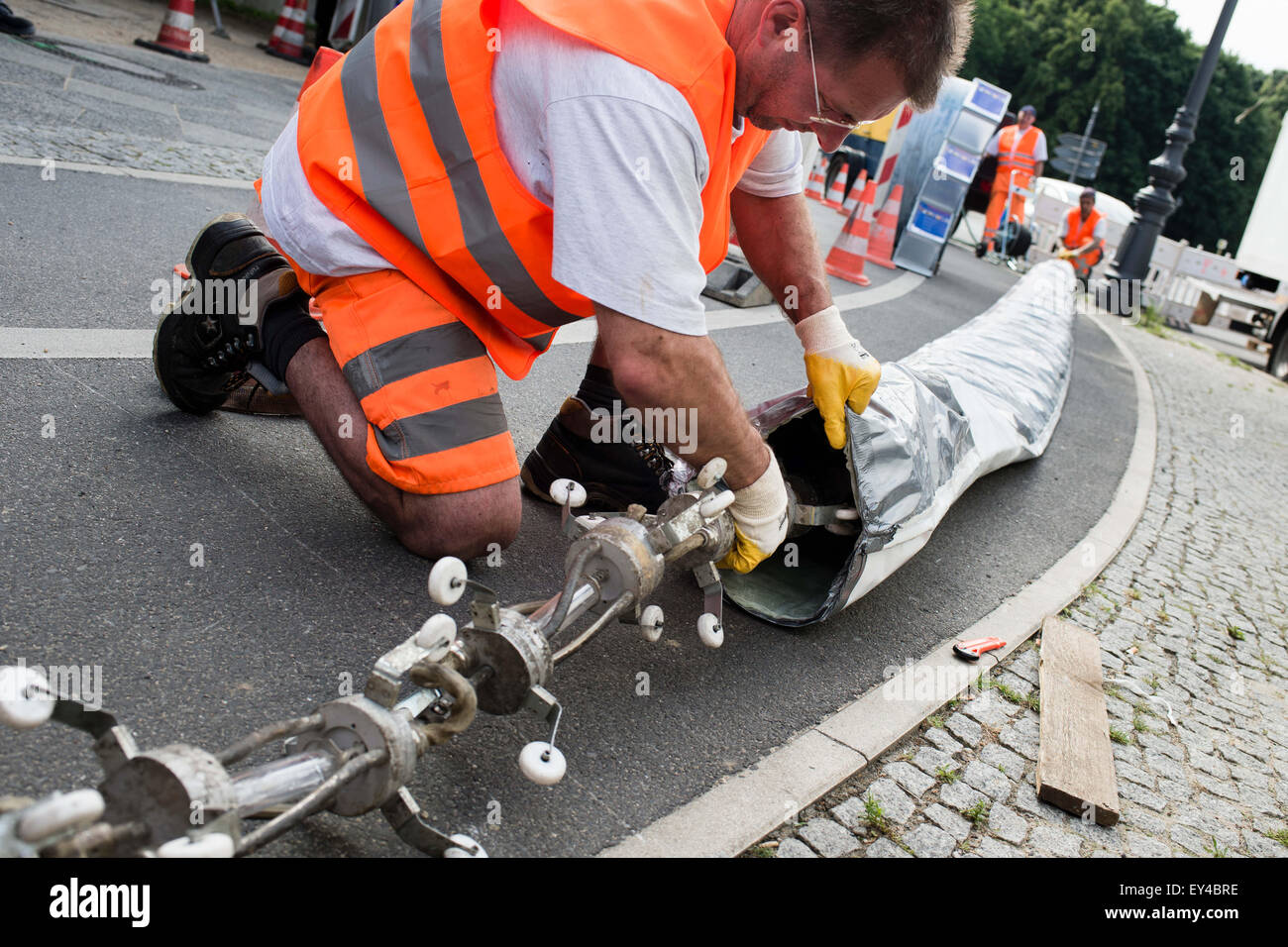 An employee of the company 'Frisch&Faust' inserts UV lamps into a hose ...