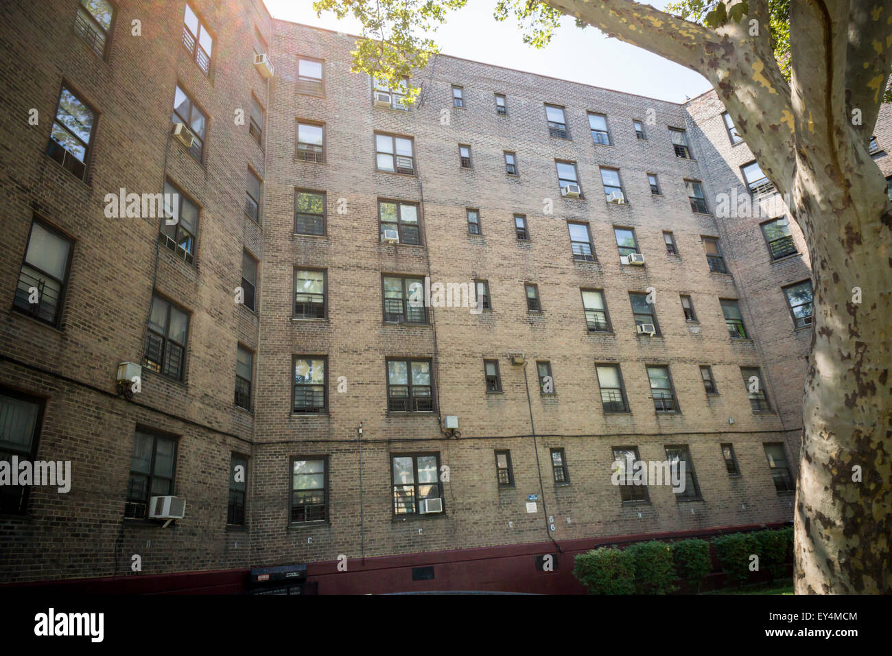 The Queensbridge South Houses in Queens in New York on Thursday, July 16, 2015. New York will be providing free broadband access to five housing projects in the city via a pilot program ConnectHome. Besides the Queensbridge North and South projects, Mott Haven and Red Hook East and West will be part of the program. Queensbridge is the largest housing project in the country and the program will provide access to 16,000 residents out of the 400,000 living in NYCHA projects.  (© Richard B. Levine) Stock Photo