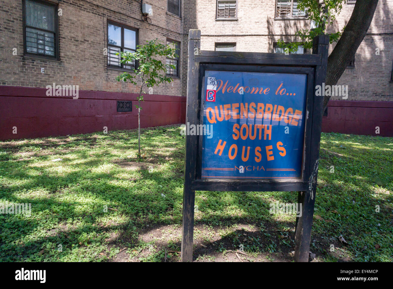 The Queensbridge South Houses in Queens in New York on Thursday, July 16, 2015. New York will be providing free broadband access to five housing projects in the city via a pilot program ConnectHome. Besides the Queensbridge North and South projects, Mott Haven and Red Hook East and West will be part of the program. Queensbridge is the largest housing project in the country and the program will provide access to 16,000 residents out of the 400,000 living in NYCHA projects.  (© Richard B. Levine) Stock Photo