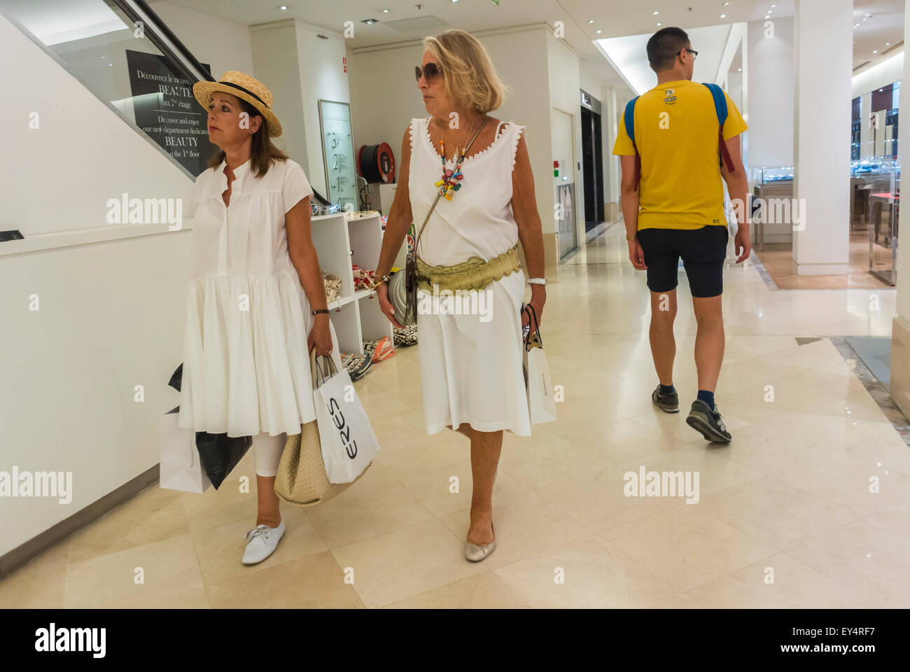 Bon marche clothes hi-res stock photography and images - Alamy