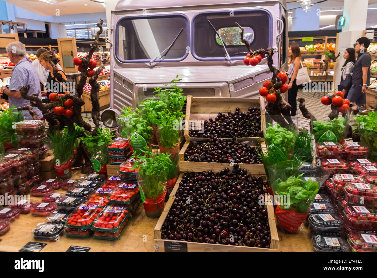 Paris, France, Fresh Fruits on Display Luxury Grocery Food Shopping in  French Department Store, Le Bon Marché, La Grande Épicerie De Paris,  neighborhood grocery store vegetables, vintage food truck Stock Photo 