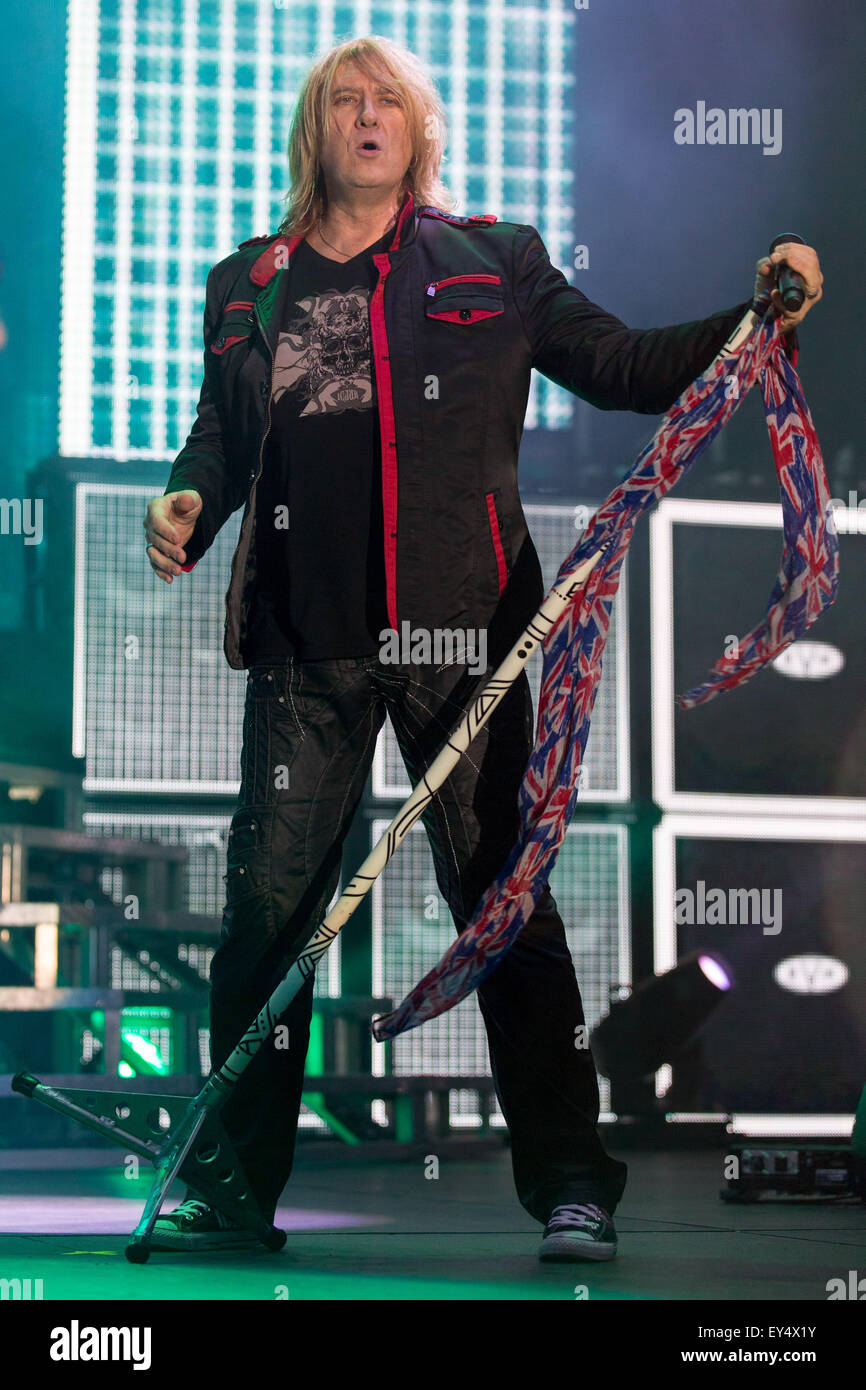 Oshkosh, Wisconsin, USA. 18th July, 2015. Singer JOE ELLIOTT of Def