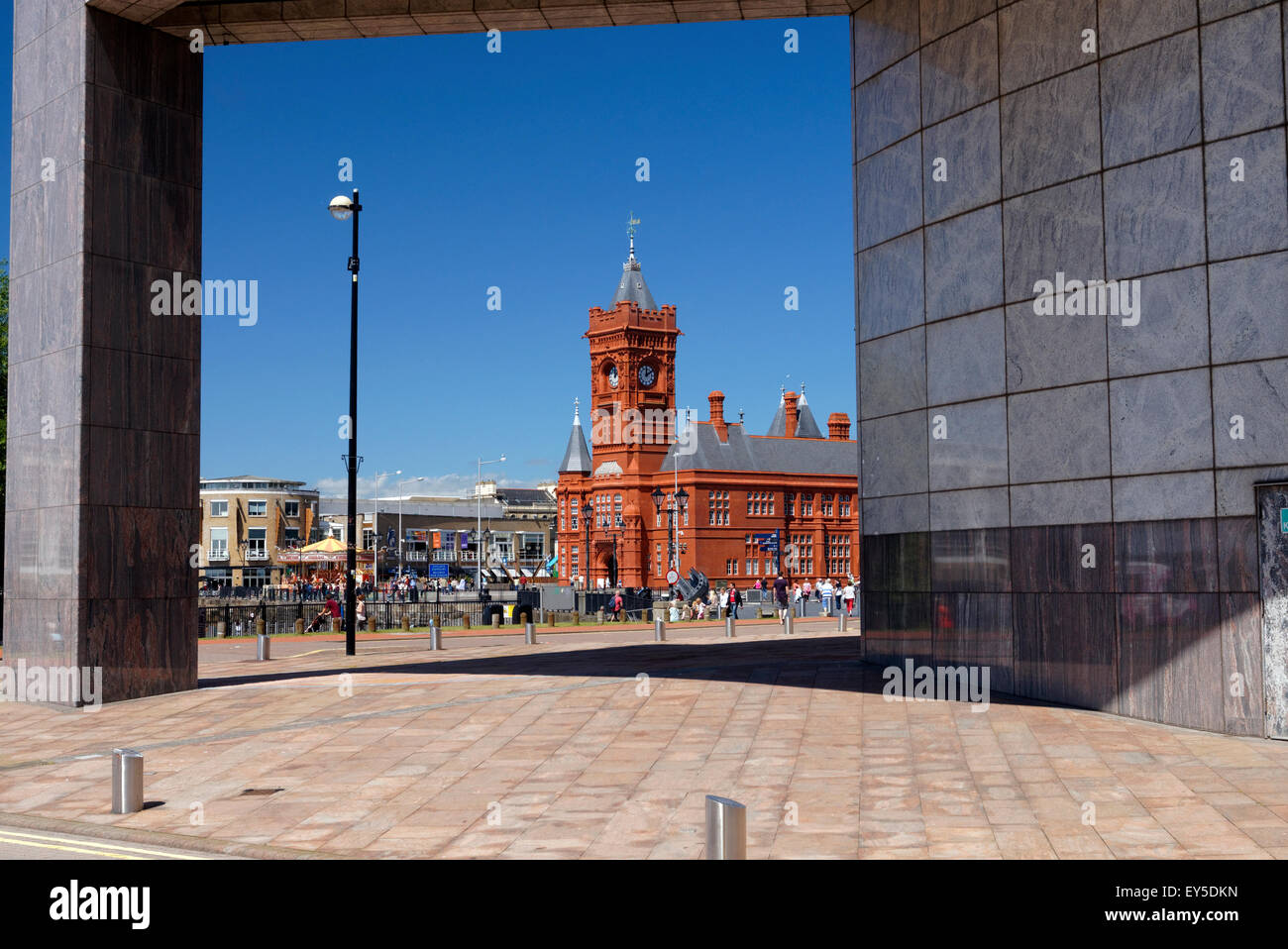 Red Building Cardiff Sunny red brick victorian building hi-res stock photography and images ...