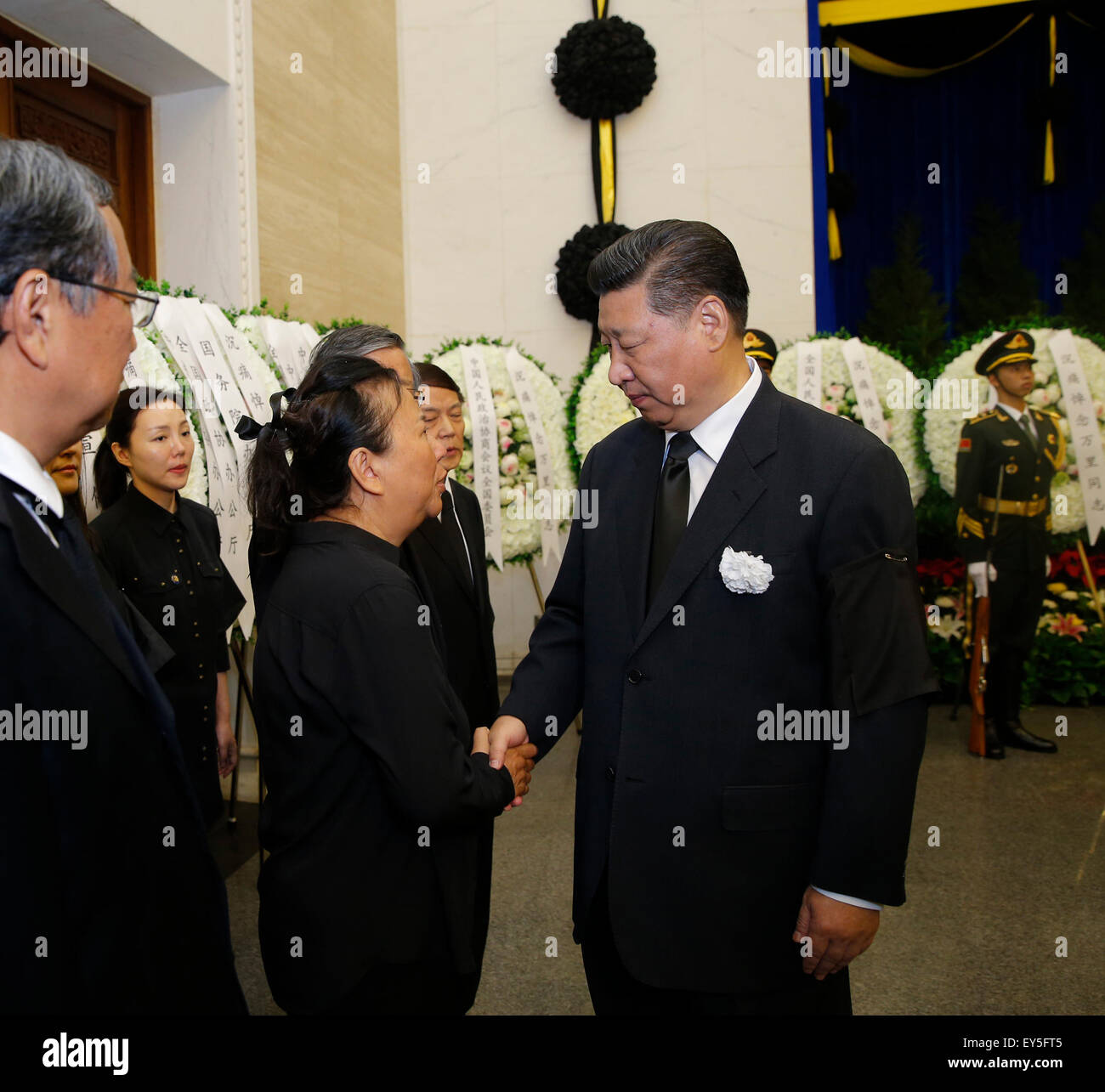 (150722) -- BEIJING, July 22, 2015 (Xinhua) -- Chinese President Xi Jinping (R, front) shakes hands with a family member of Wan Li, former chairman of the National People's Congress (NPC) Standing Committee, during Wan's funeral at Babaoshan Revolutionary Cemetery in Beijing, capital of China, July 22, 2015. The body of Wan Li was cremated on Wednesday morning in Beijing.  (Xinhua/Ju Peng)(mcg) Stock Photo