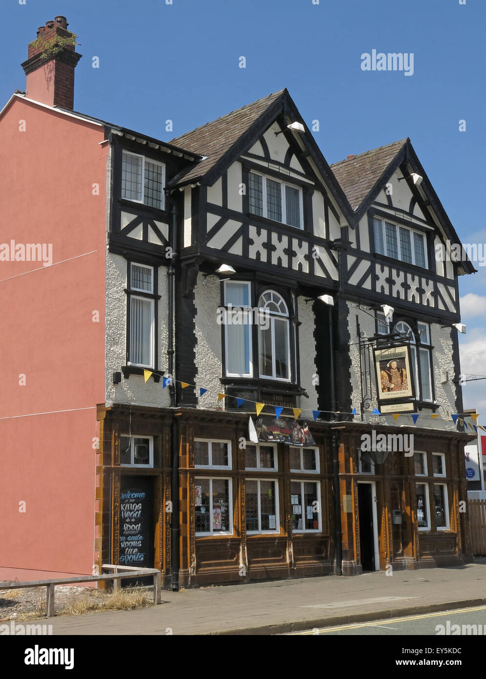 The Kings Head Pub, Winwick St, Warrington, Cheshire, England, UK Stock Photo