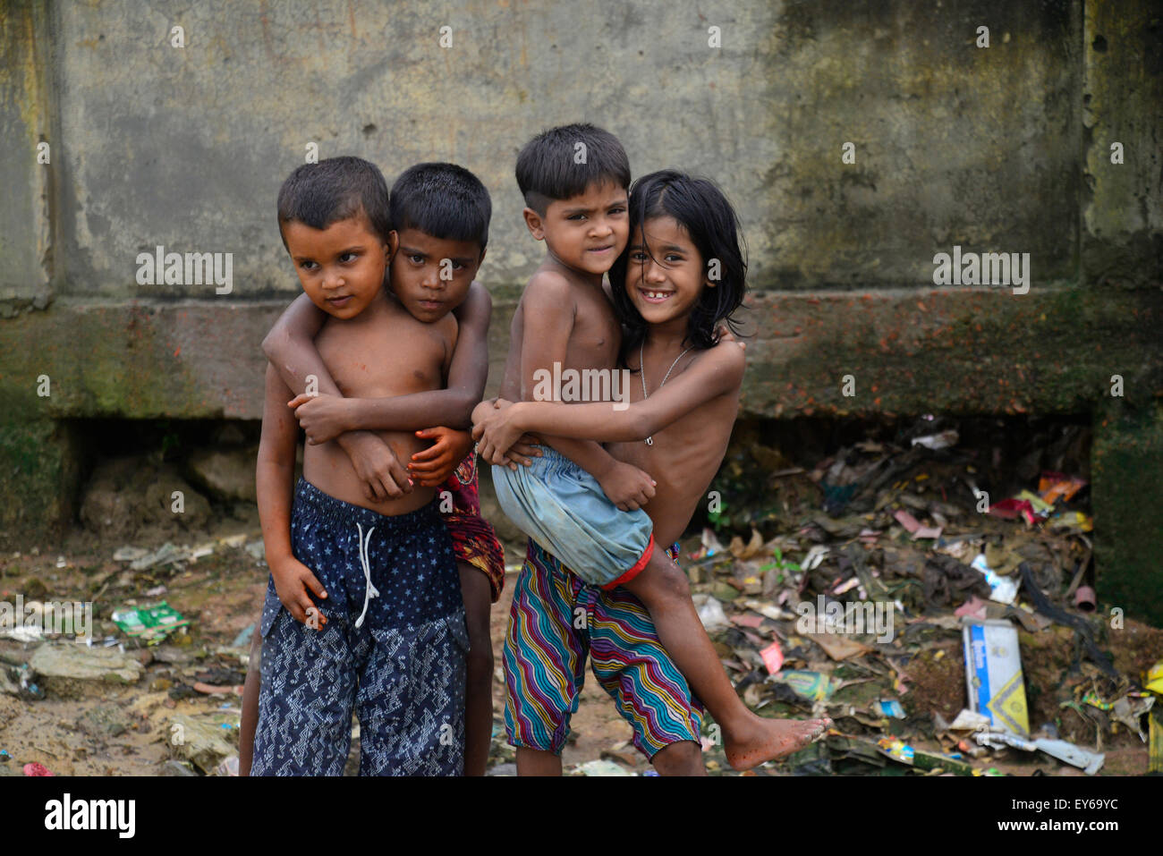 Dhaka Bangladesh 22nd July 2015 A Group Of Bangladeshi Slum dhaka-bangladesh-22nd-july-2015-a-group-of-bangladeshi-slum