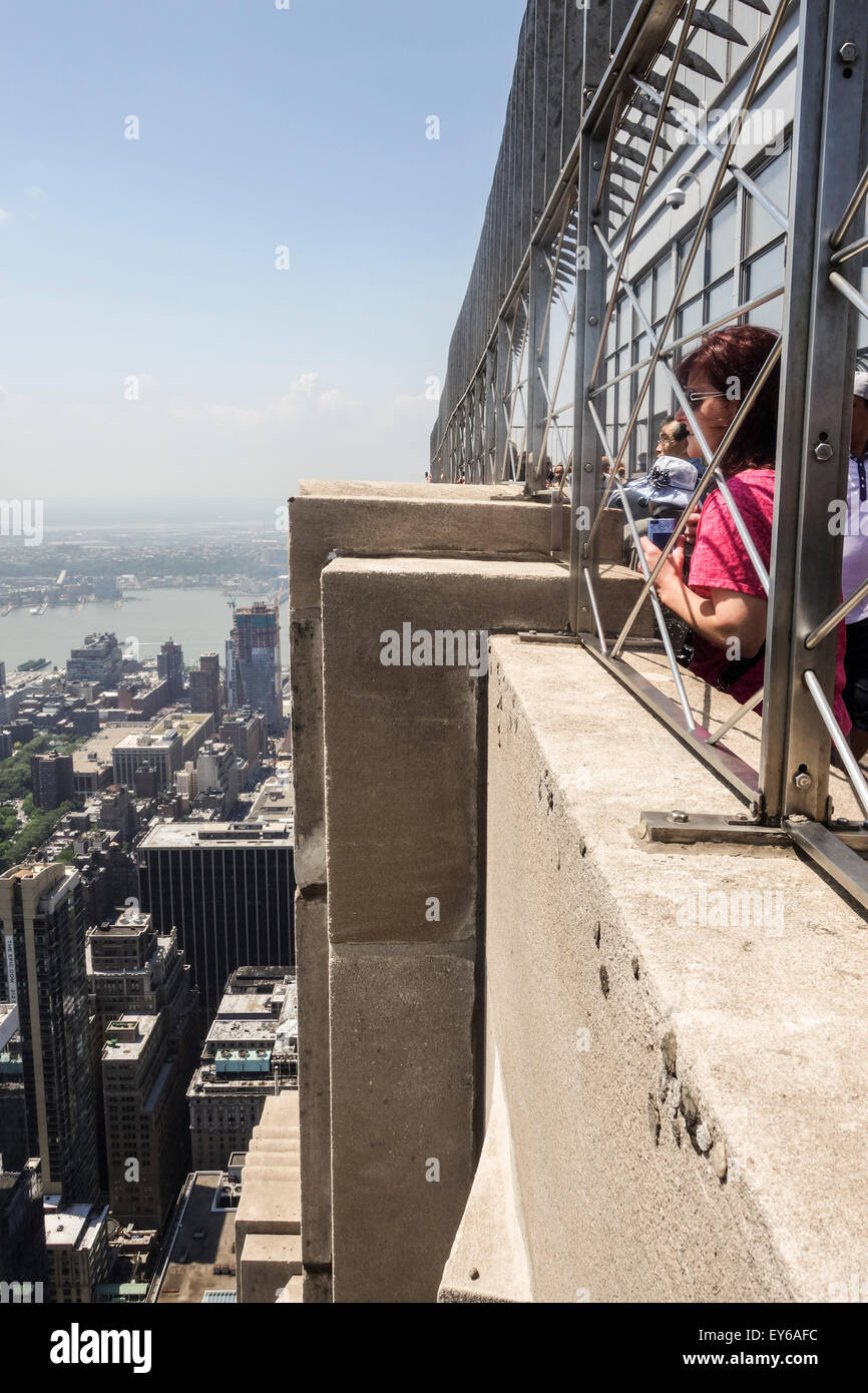 Tourists On Top Of Empire State Building 86th Floor Observation