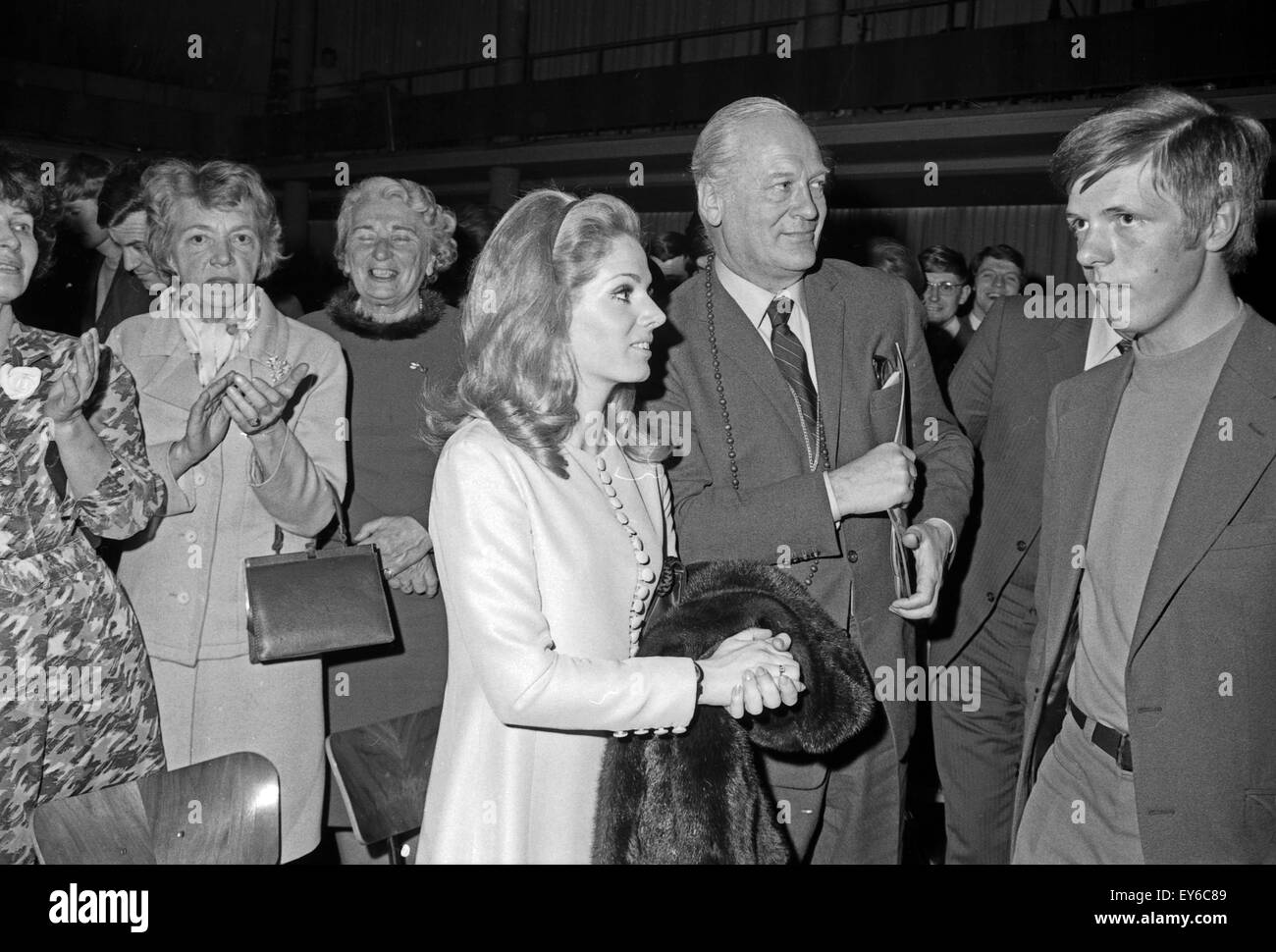 Der deutsche Schauspieler Curd Jürgens bei Deutschlandpremiere des ...