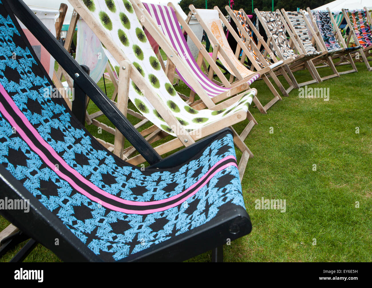 Striped fabric deck chairs hi-res stock photography and images - Alamy