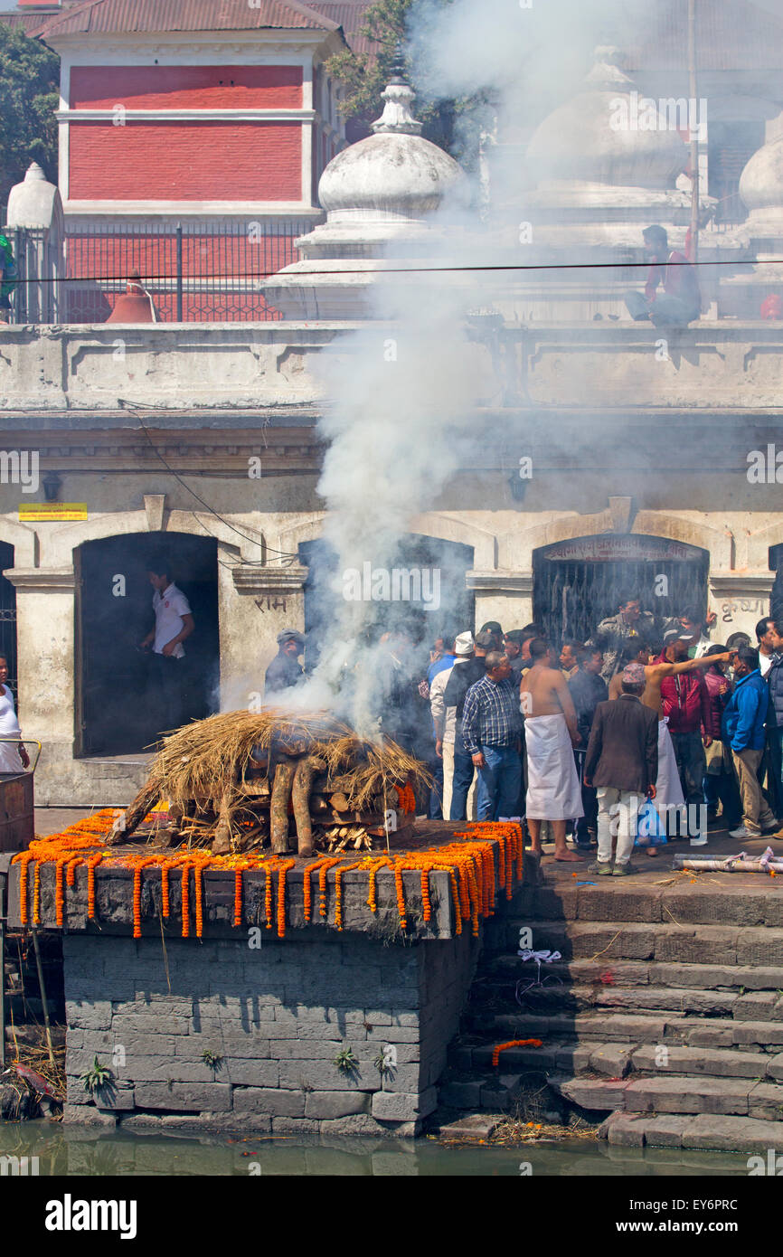 Funeral pyre at Pashupatinath Temple Stock Photo Alamy