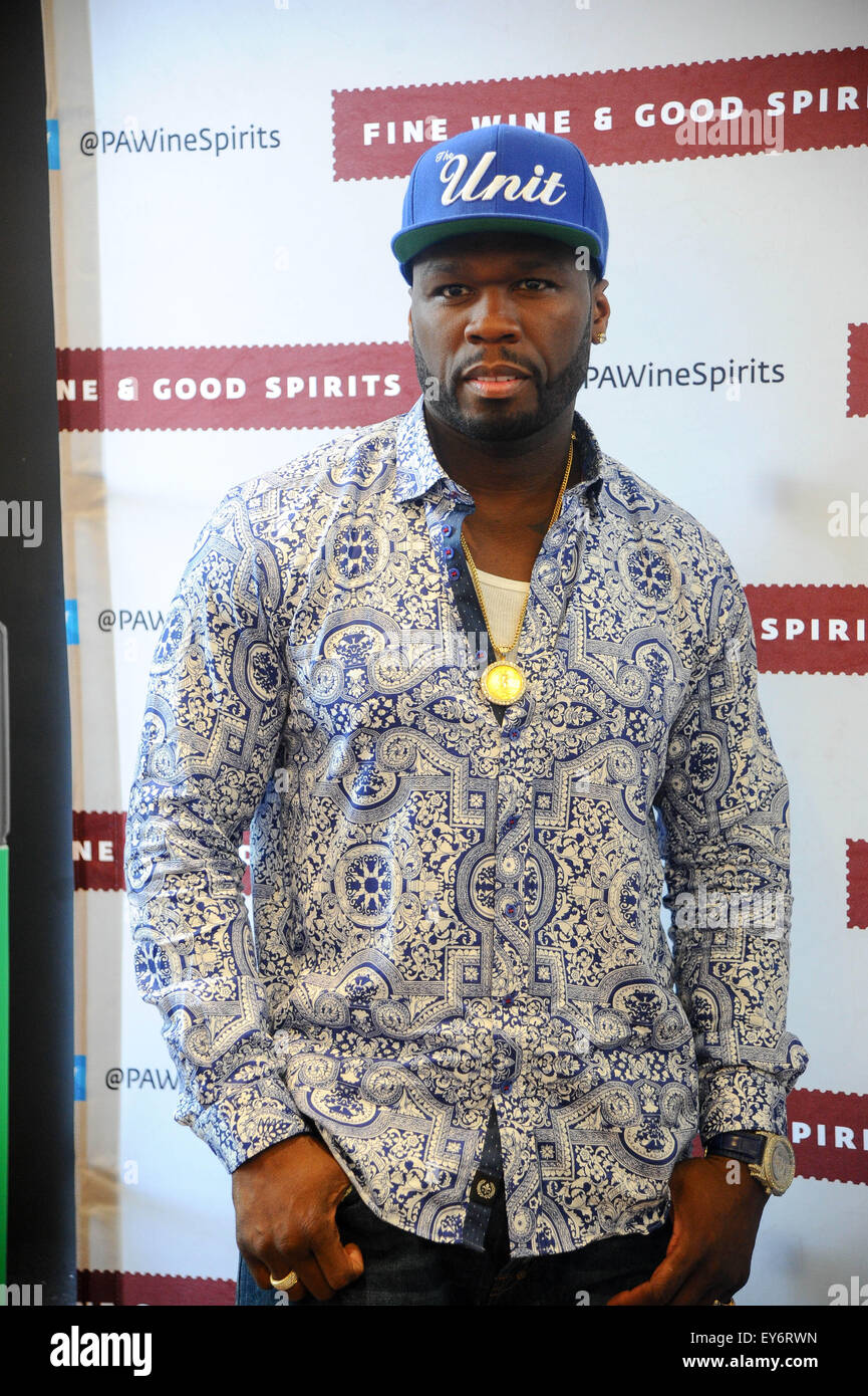 Philadelphia, Pennsylvania, USA. 22nd July, 2015. On the day after testifying in bankruptcy court in New York, rapper, singer, entrepreneur, investor and actor, CURTIS JAMES JACKSON III, better known by his stage name 50 CENT, was signing bottles of his Effen Vodka at the Wine and Good Spirits Store in Philadelphia Pa Credit:  ZUMA Press, Inc./Alamy Live News Stock Photo