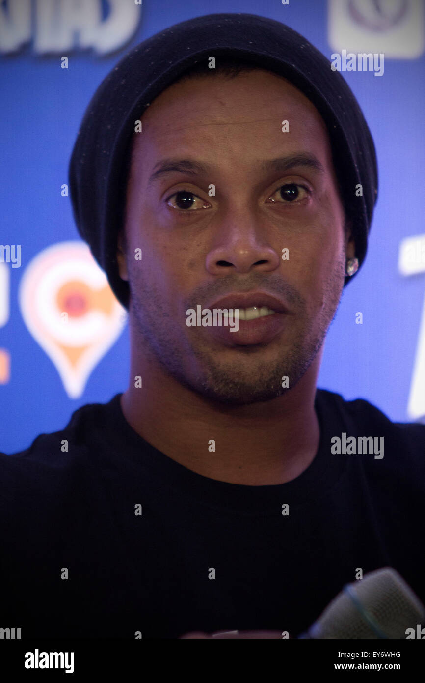 Mexico City, Mexico. 22nd July, 2015. Brazilian soccer player Ronaldinho takes part in a press conference to present the 'Freestripe', an initiative of a brand of cereals to promote sports among children, in Mexico City, capital of Mexico, on July 22, 2015. Credit:  Alejandro Ayala/Xinhua/Alamy Live News Stock Photo