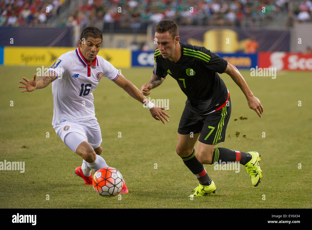 Extra Time. 19th July, 2015. Costa Rica defender Christian Gamboa (16) and Mexico defender miguel layun (7) chase the ball during the quarter-finals of The CONCACAF Gold Cup match between Mexico and Costa Rica at Met Life Stadium, East Rutherford, NJ. Mexico defeated Costa Rica 1-0 in the final minute of extra time. Mandatory Credit: Kostas Lymperopoulos/CSM/Alamy Live News Stock Photo