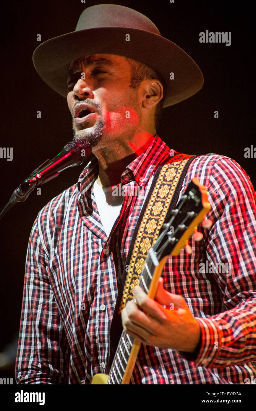 Milan, Italy. 22nd July, 2015. The American singer/songwriter BEN HARPER and his band The Innocent Criminals performs live on stage at the Assago Summer Arena during the PostePay Assago Summer Festival Credit:  Rodolfo Sassano/Alamy Live News Stock Photo