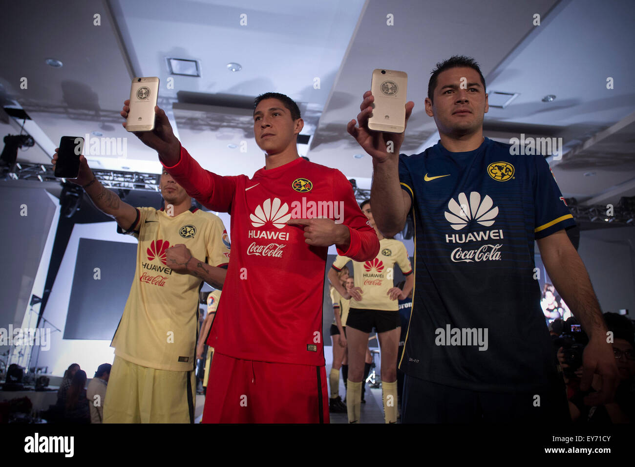 Mexico City, Mexico. 22nd July, 2015. Players Rubens Sambueza (L), Hugo Gonzalez (C) and Pablo Aguilar (R), of America Football Club, participate during the presentation of the new sponsor of America Football Club, the Chinese telecommunications enterprise, Huawei, in Mexico City, capital of Mexico, on July 22, 2015. America Football Club, introduced their new jersey on Wednesday with the sponsor of the Chinese telecommunications enterprise, Huawei. Credit:  Alejandro Ayala/Xinhua/Alamy Live News Stock Photo