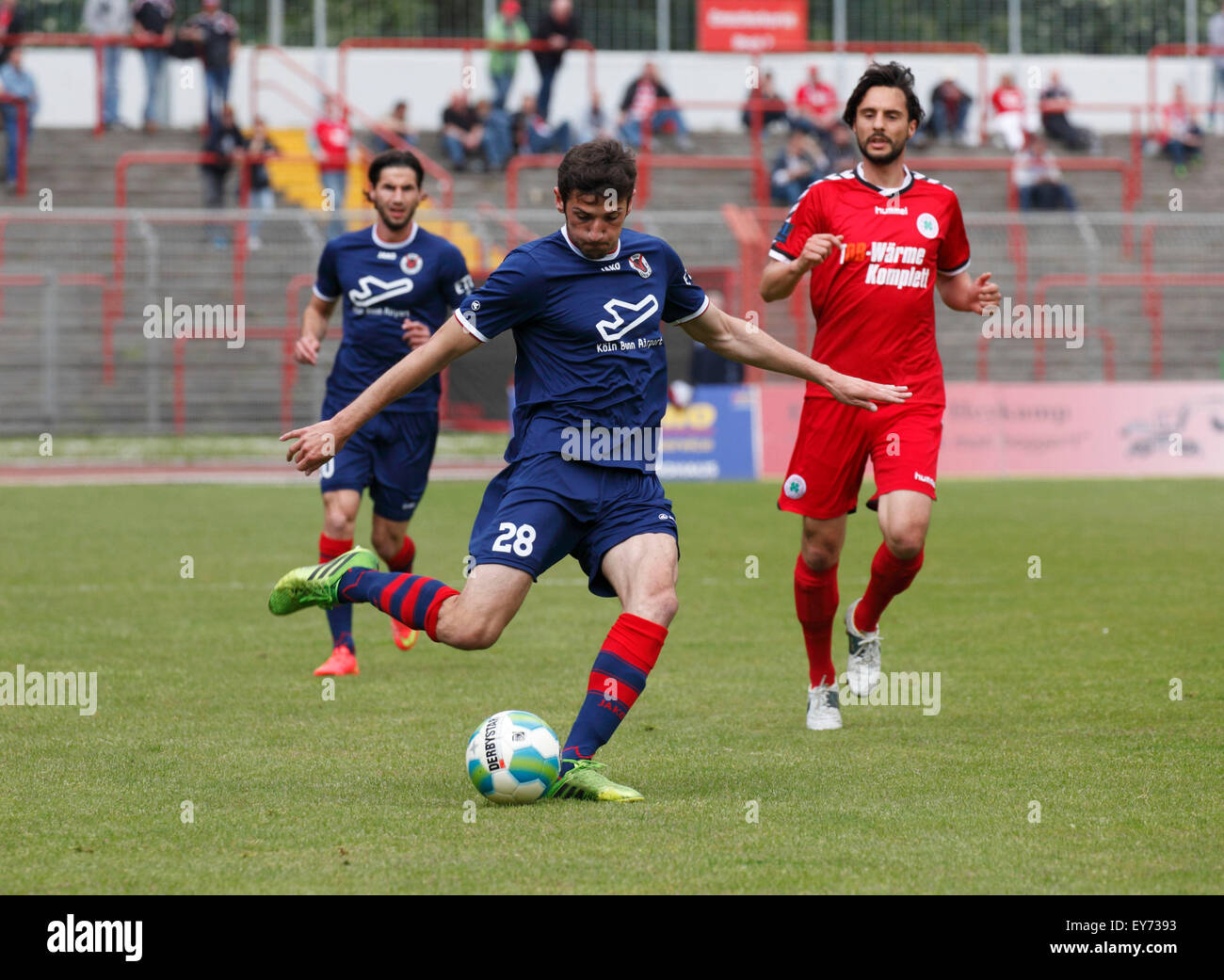 sports, football, Regional League West, 2014/2015, Rot Weiss Oberhausen versus FC Viktoria Koeln 3:2, Stadium Niederrhein in Oberhausen, scene of the match, Patrick Koronkiewicz (Cologne) in ball possession, behind f.l. Silvio Pagano (Cologne) and Ralf Schneider (RWO) Stock Photo