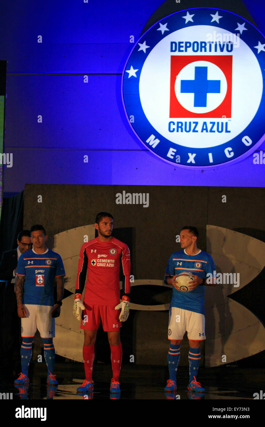 Mexico City. 22nd July, 2015. Goalkeeper Jesus Corona (R) and players Rogelio Chavez (L), and Christian Gimenez (R) of Cruz Azul, pose during the presentation of the new jersey of Cruz Azul in Mexico City, capital of Mexico, on July 22, 2015 © Jorge Rios/Xinhua/Alamy Live News Stock Photo