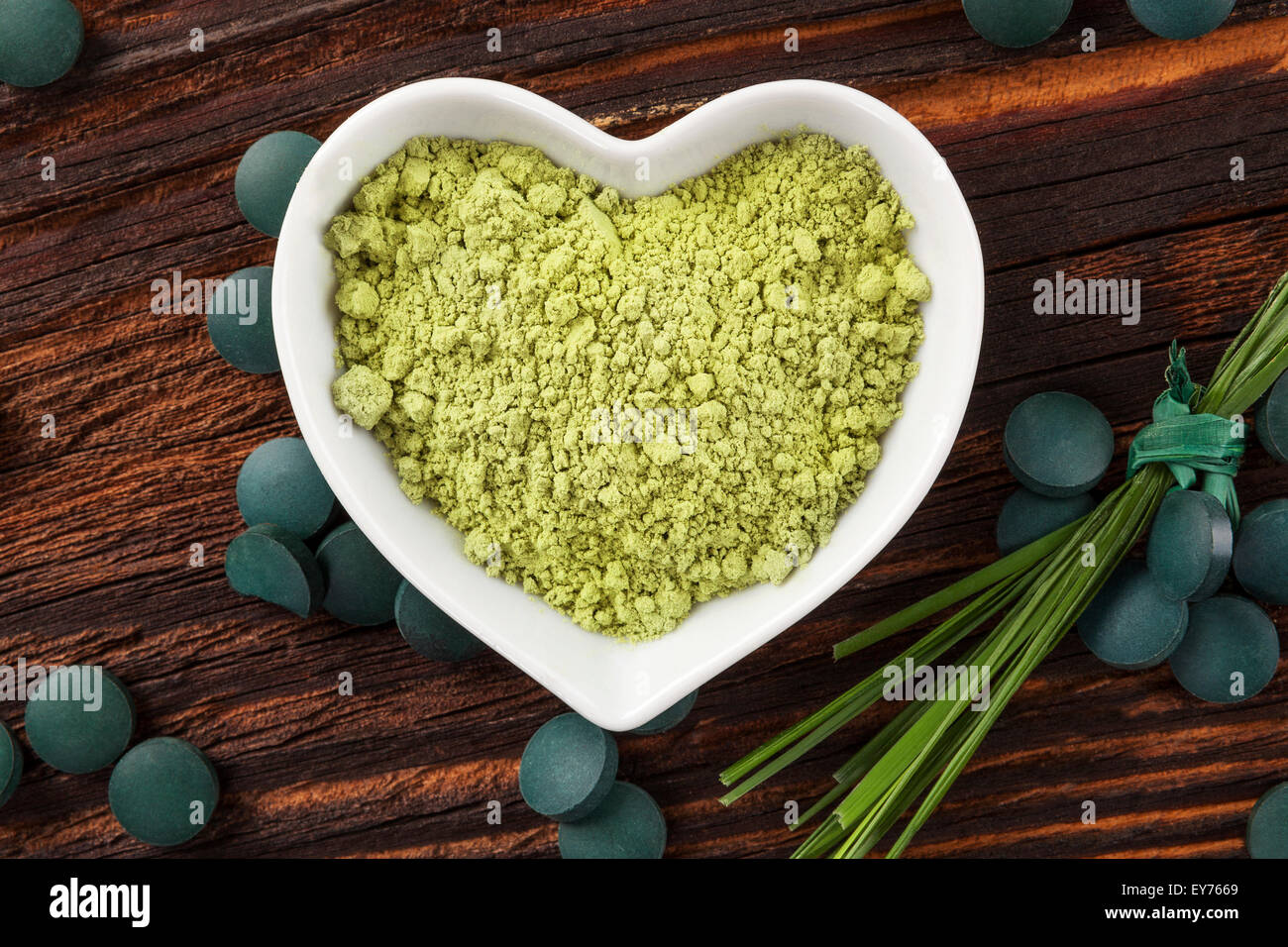 Spirulina, chlorella, barley and wheatgrass. Green supplement, superfood detox Stock Photo Alamy