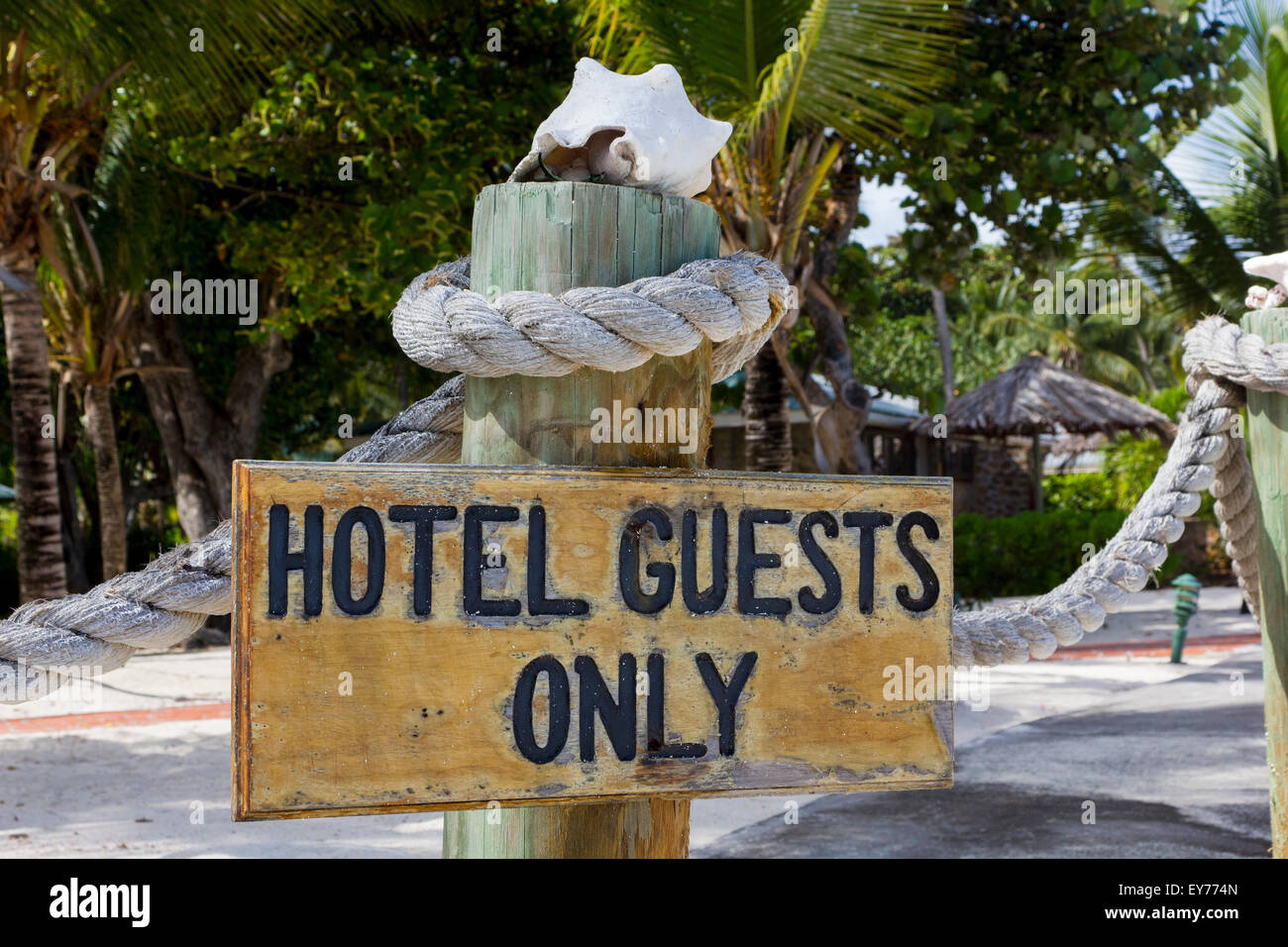 Hotel guests only sign hi-res stock photography and images - Alamy