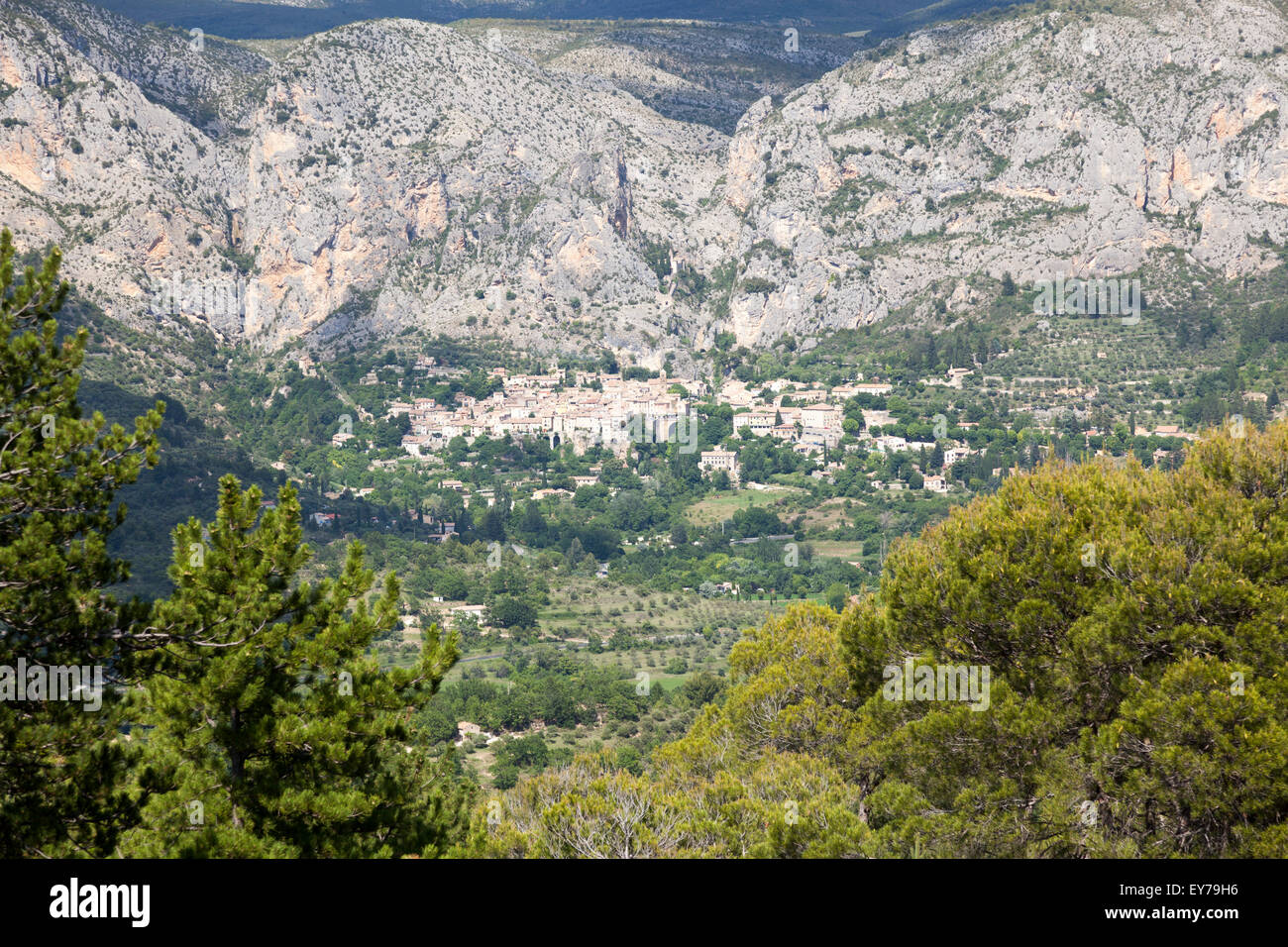 An overview of Moustiers Ste Marie, a picturesque Provençal village. Vue de Moustiers Ste Marie, pittoresque village Provençal. Stock Photo