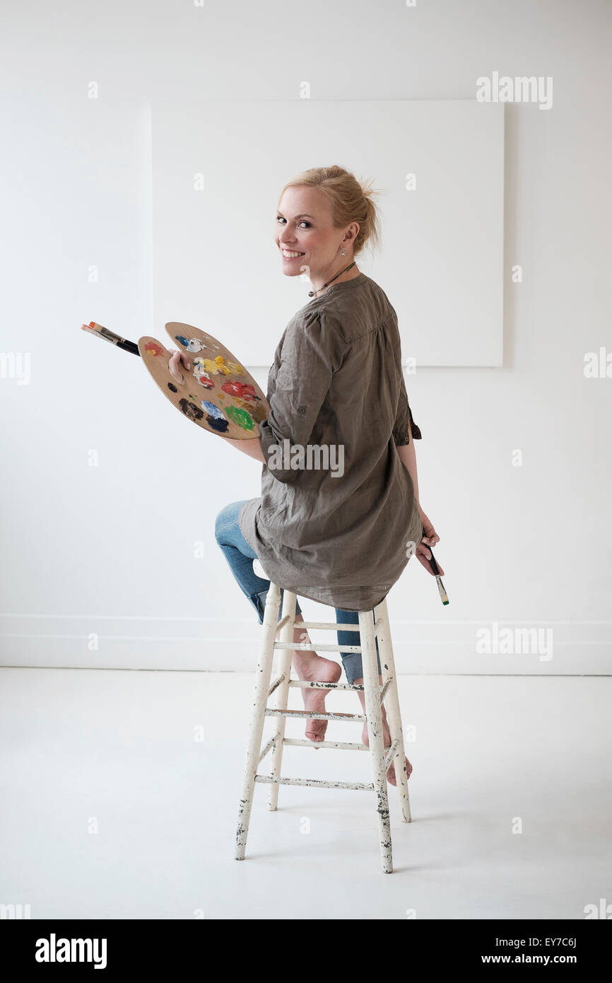Artist sitting on stool hi-res stock photography and images - Alamy