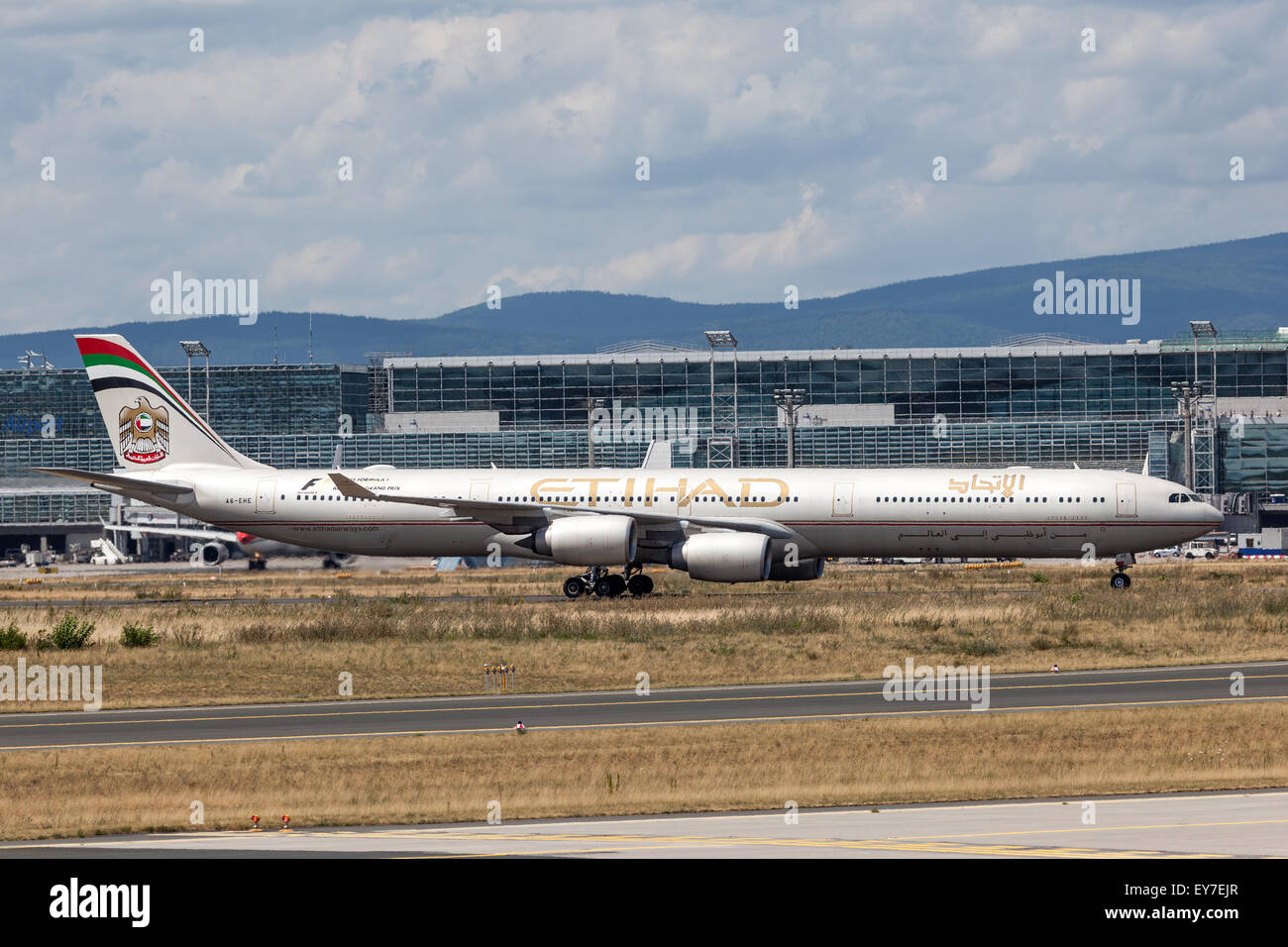 Etihad airways airbus a340 hi-res stock photography and