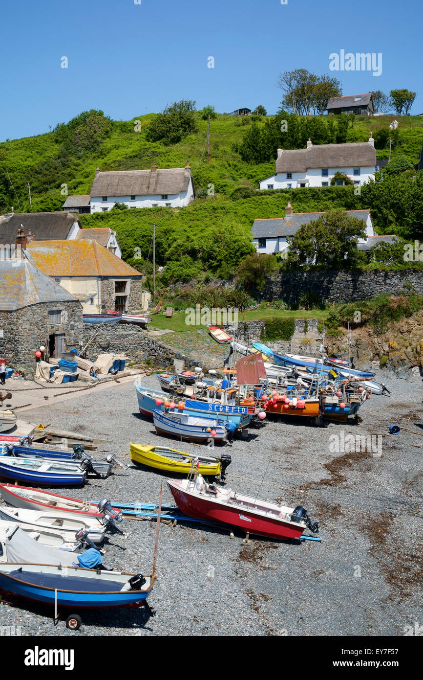 The tiny Cornish fishing village of Cadgwith, Lizard Peninsula, Cornwall, England, UK Stock Photo
