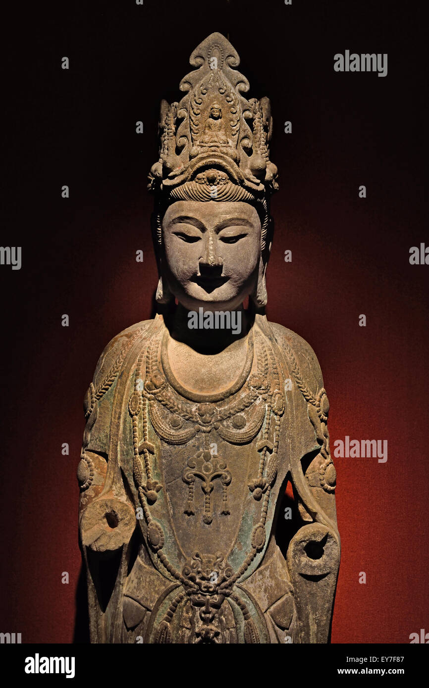 Avalokitesvara  Bodhisattva stone Sui dynasty (ad 581-618 )  Shanghai Museum of ancient Chinese art China ( Avalokiteśvara  is a bodhisattva who embodies the compassion of all Buddhas ) Stock Photo