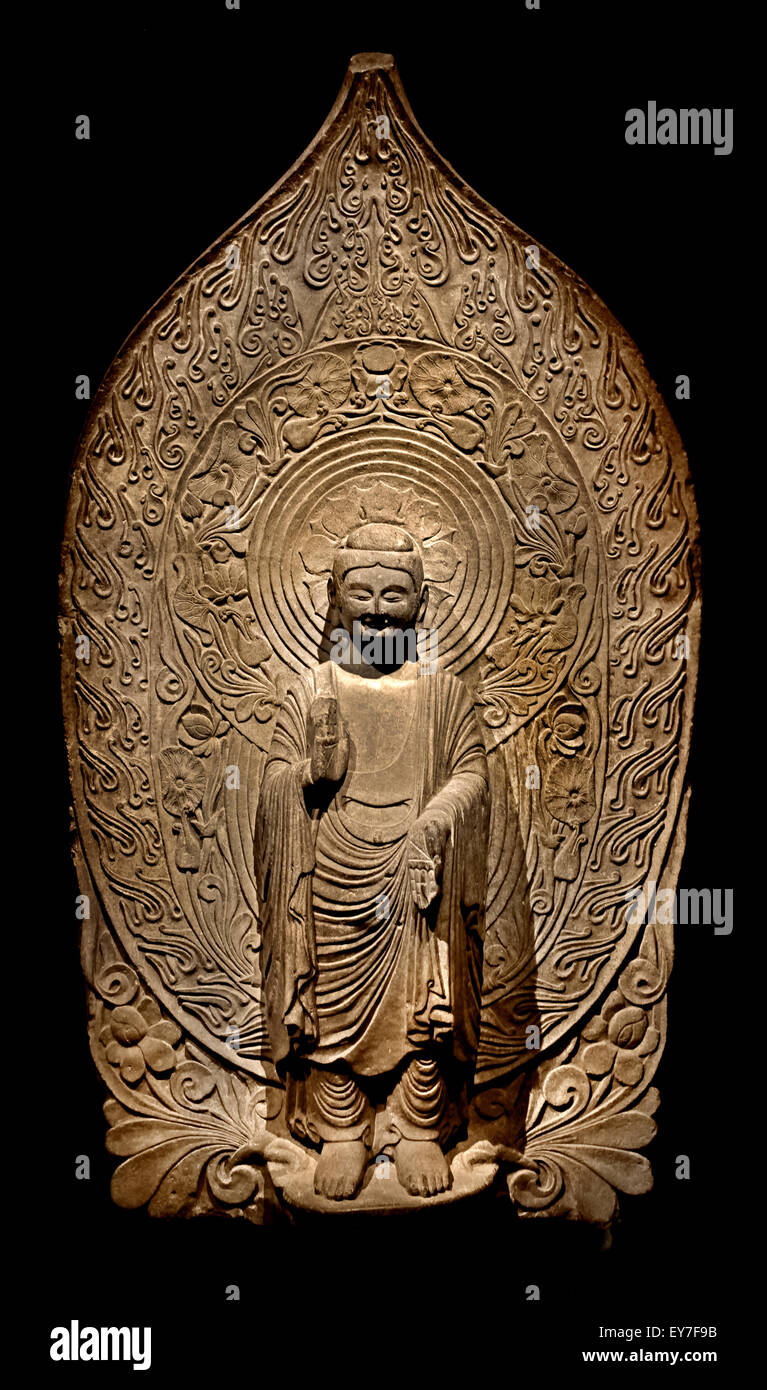 Buddha stone Northern Qi ad 550 - 577 Shanghai Museum of ancient Chinese art China ( The Northern Qi one of the Northern dynasties of Chinese history and ruled northern China from 550 to 577 ) Stock Photo