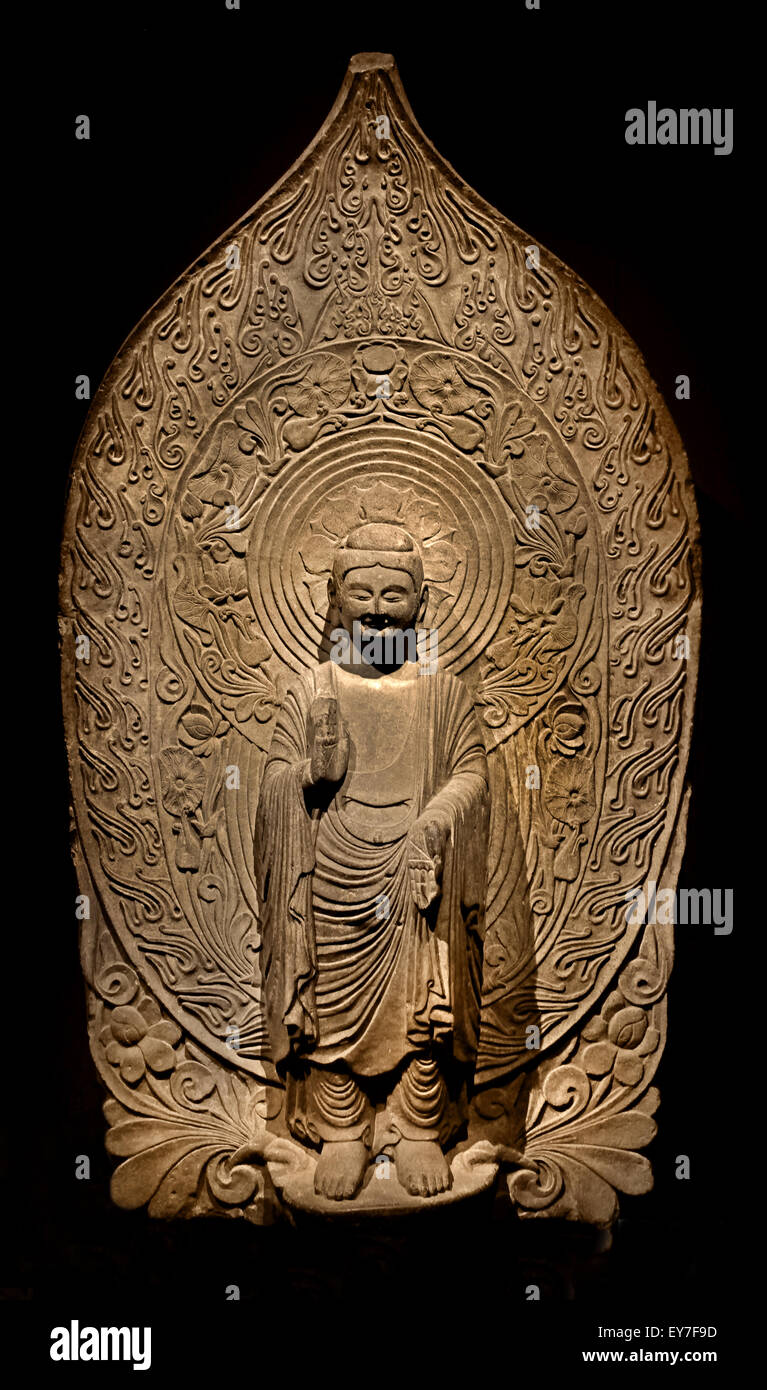Buddha stone Northern Qi ad 550 - 577 Shanghai Museum of ancient Chinese art China ( The Northern Qi one of the Northern dynasties of Chinese history and ruled northern China from 550 to 577 ) Stock Photo
