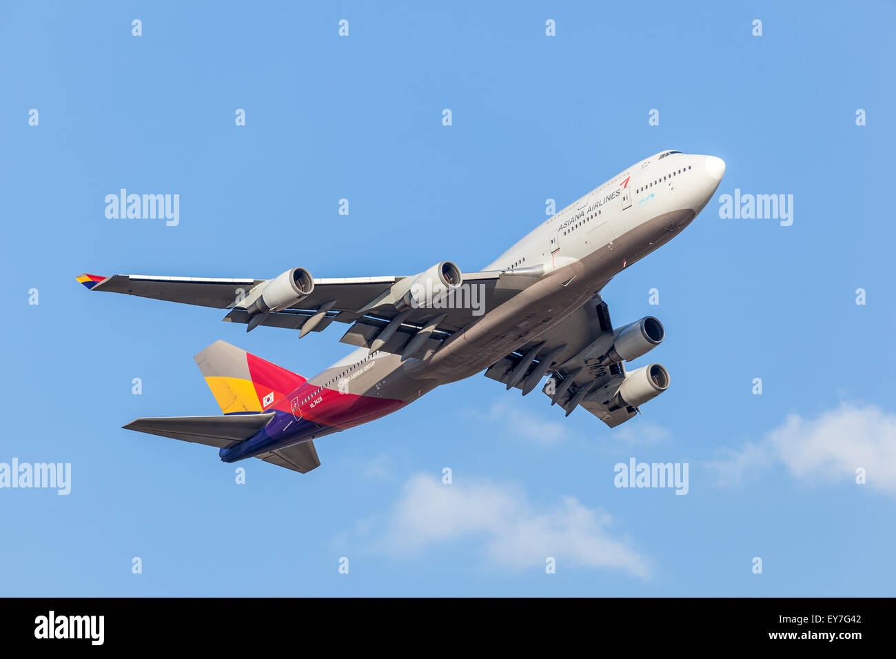 Asiana airlines boeing 747 400 hi-res stock photography and