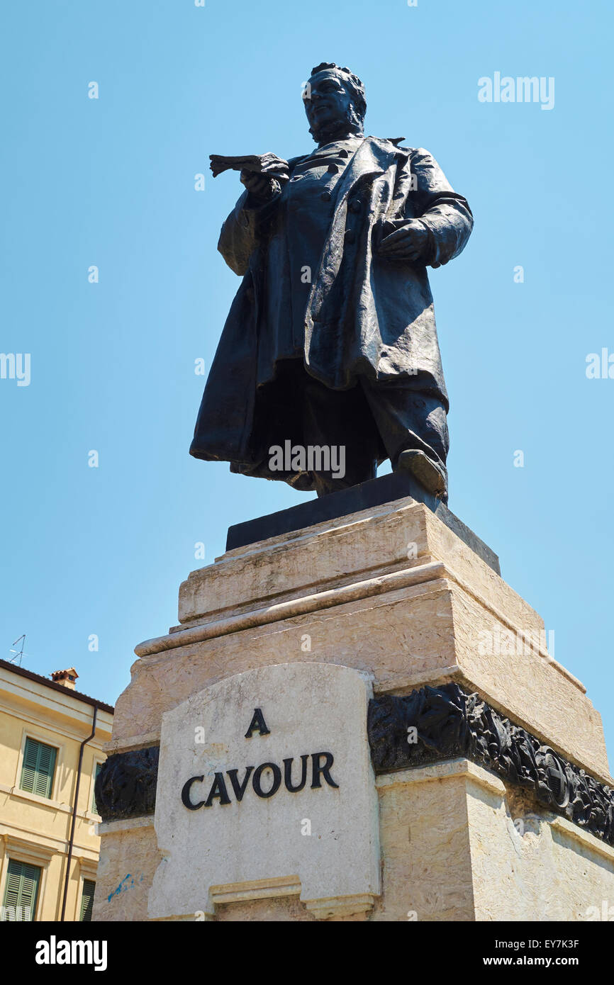 Statue to cavour hi-res stock photography and images - Alamy