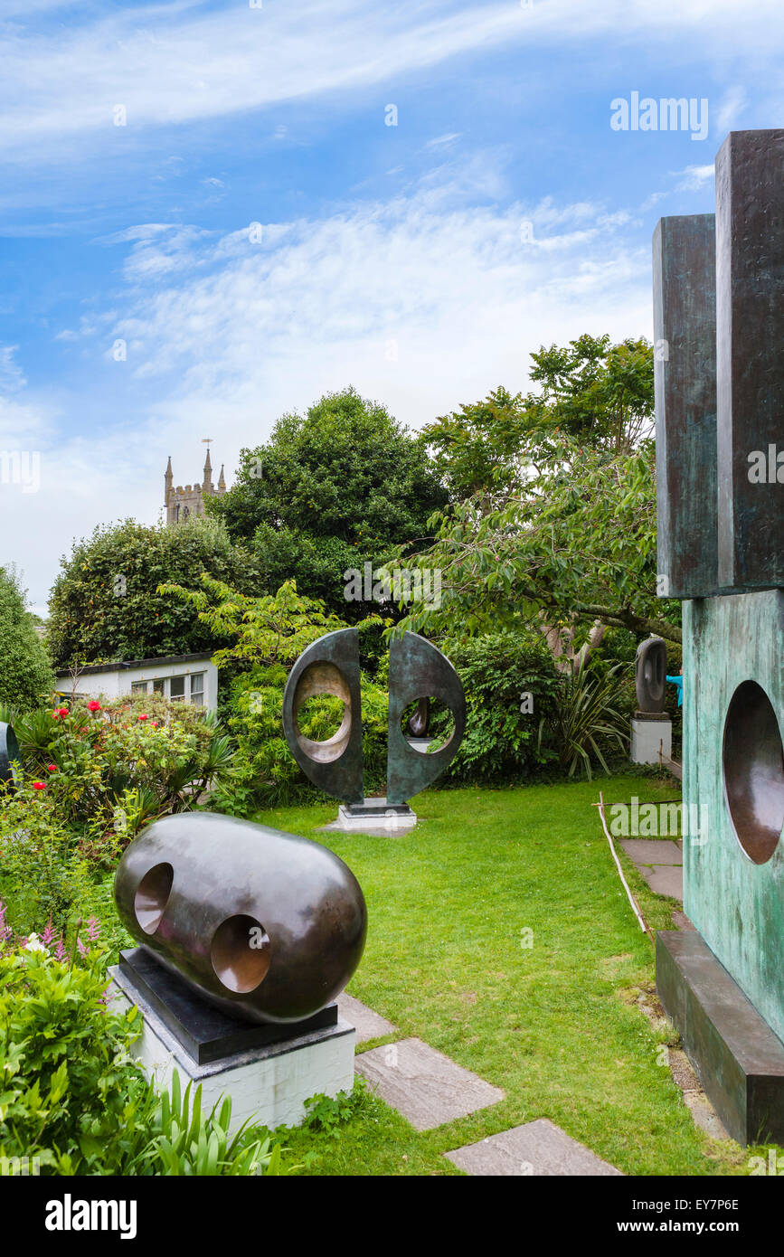The sculpture garden at the Barbara Hepworth Museum and Sculpture Garden, St Ives, Cornwall, England, UK Stock Photo