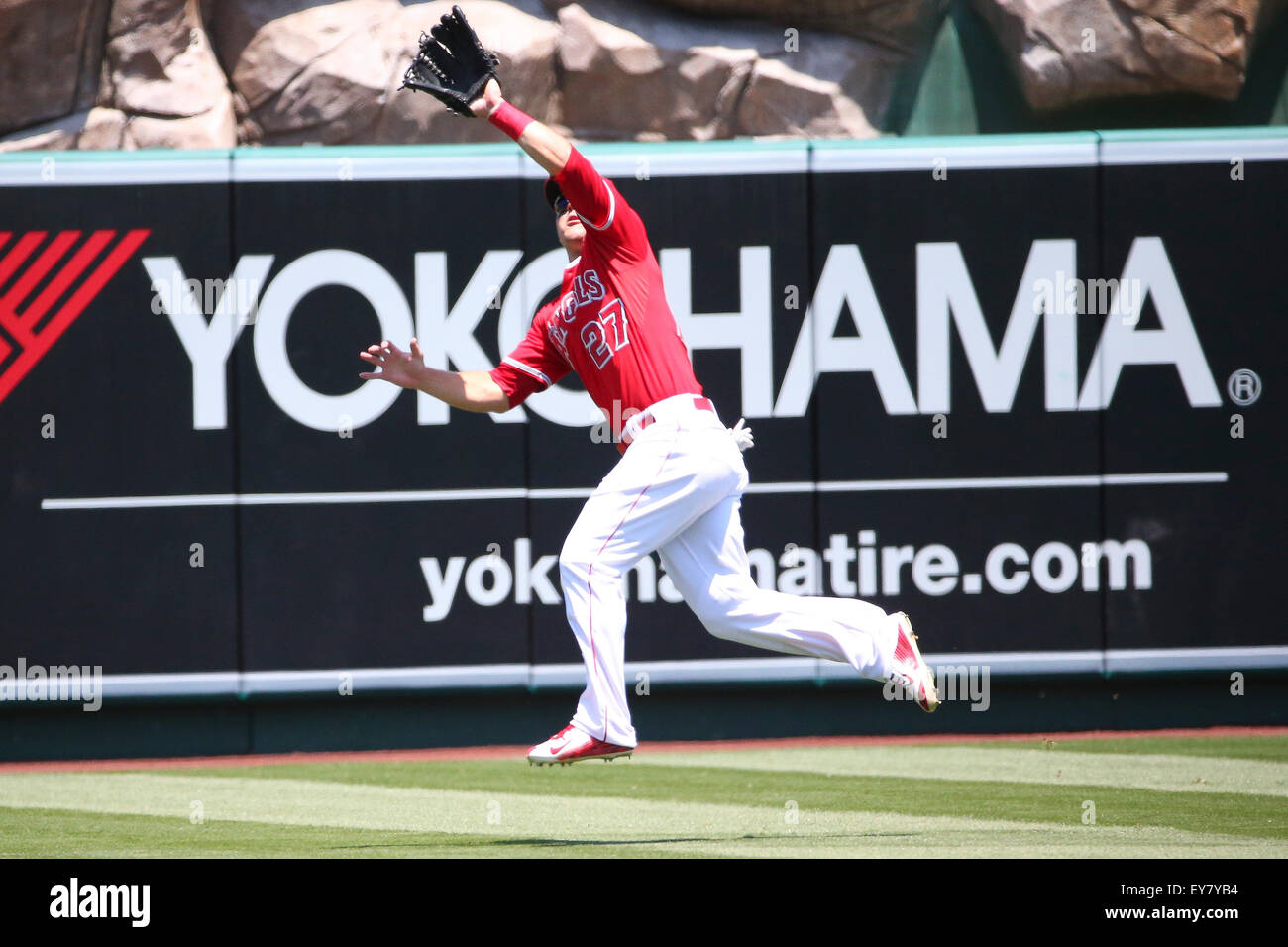 Anaheim, California, USA. 23rd July, 2015. Los Angeles Angels center fielder Mike Trout #27 makes a leaping catch in the game between the Minnesota Twins and Los Angeles Angels of Anaheim, Angel Stadium in Anaheim, CA, Photographer: Peter Joneleit Credit:  Cal Sport Media/Alamy Live News Stock Photo
