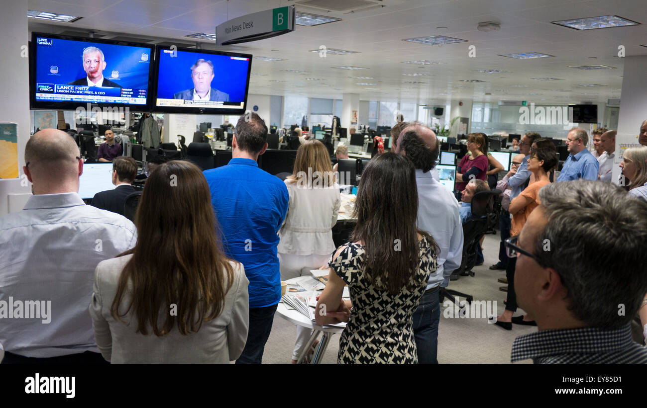 Financial Times newsroom editorial staff and journalists watch the news during the announcement of the takeover of the FT newspaper and website by Nikkei Stock Photo