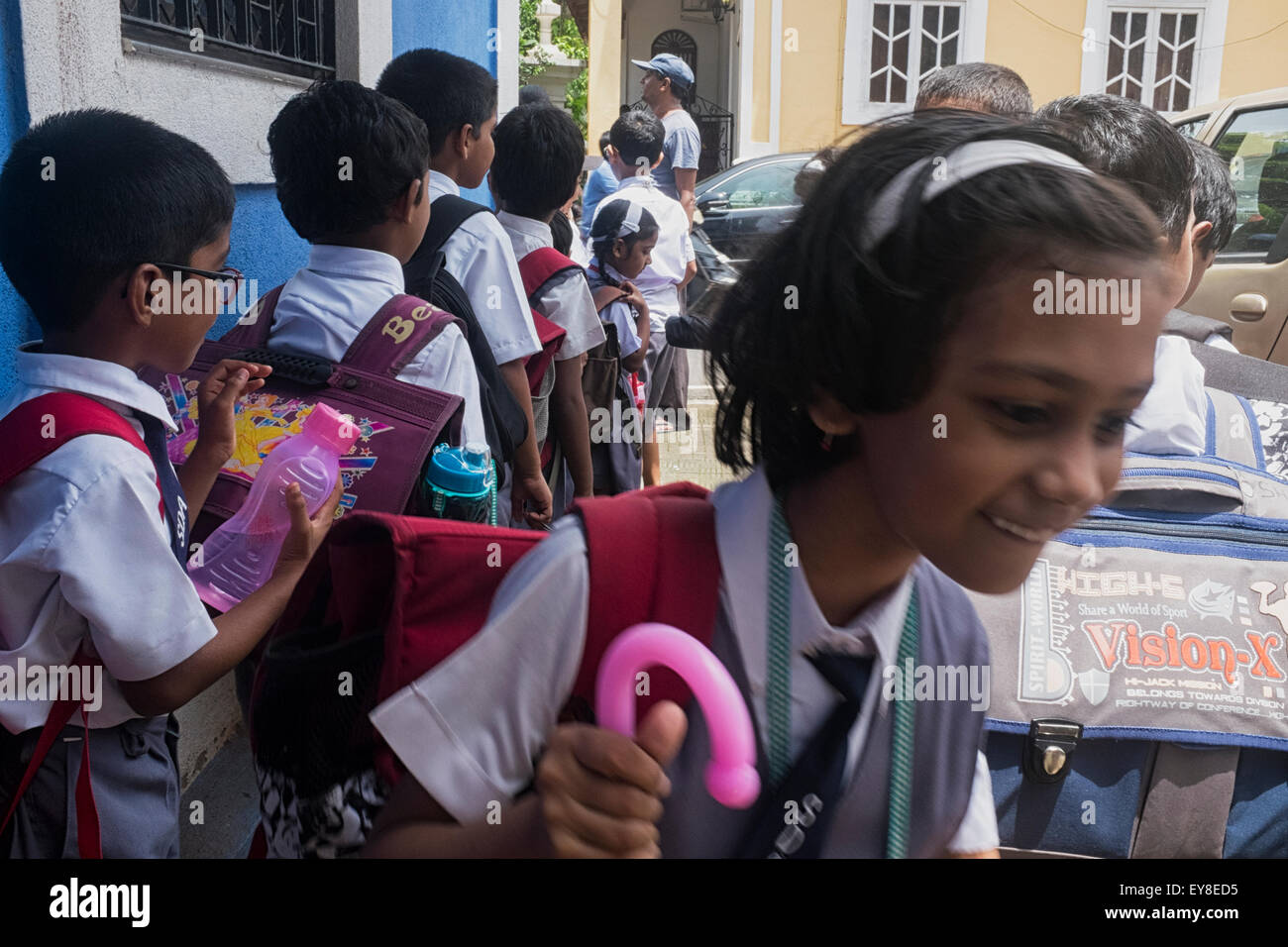 Student school bag hot sale weight