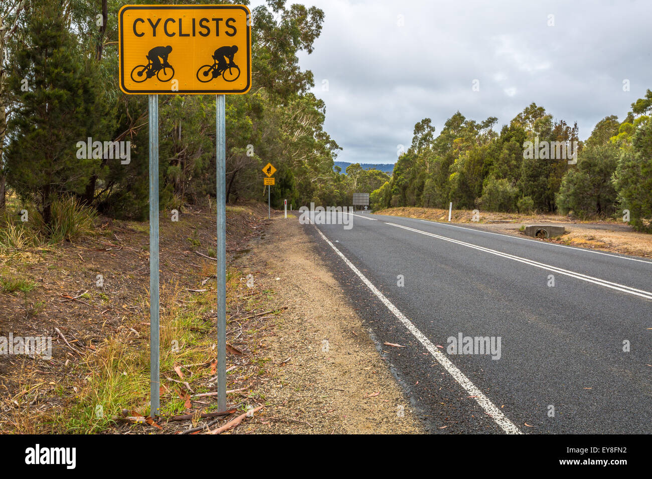 Cyclists road sign Stock Photo - Alamy