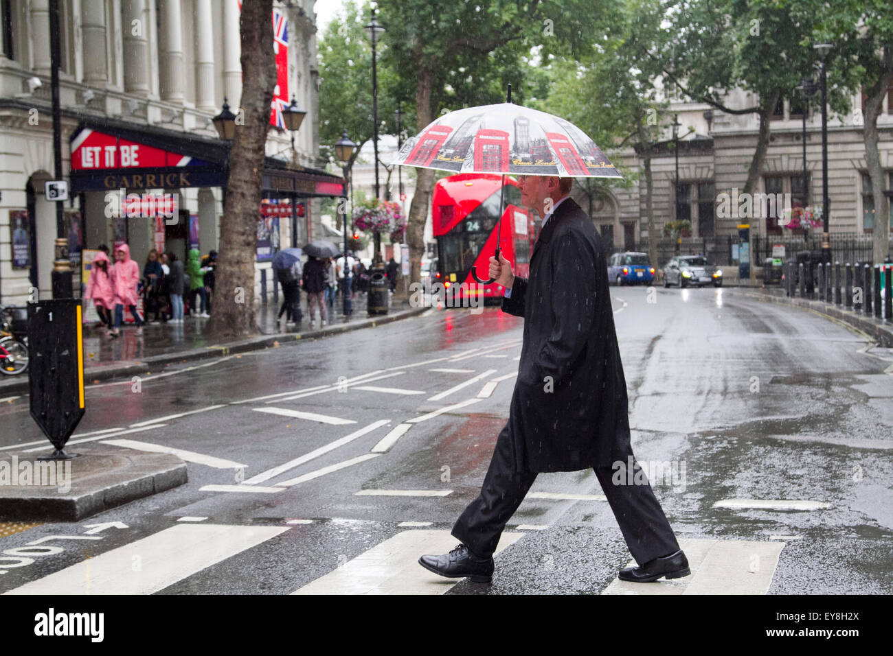 London, UK. 24th July, 2015. Weather: Londoners endured a wet rainy day in London with rainfall expected throughout the day in the capital Credit:  amer ghazzal/Alamy Live News Stock Photo