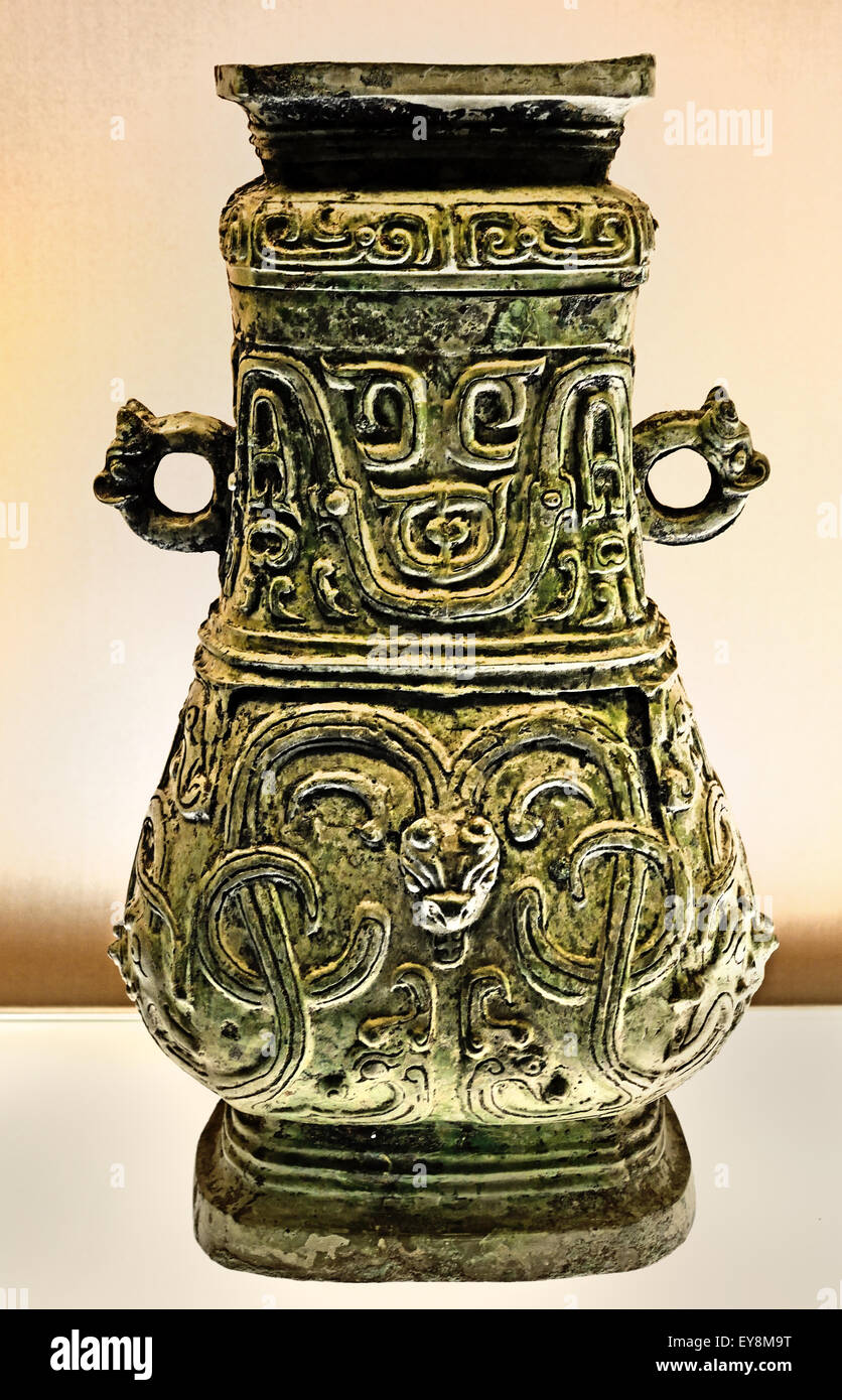 Square Hu ( Wine Vessel ) with dragon Design 770,  7th century BC Bronze Shanghai Museum of ancient Chinese art China Stock Photo