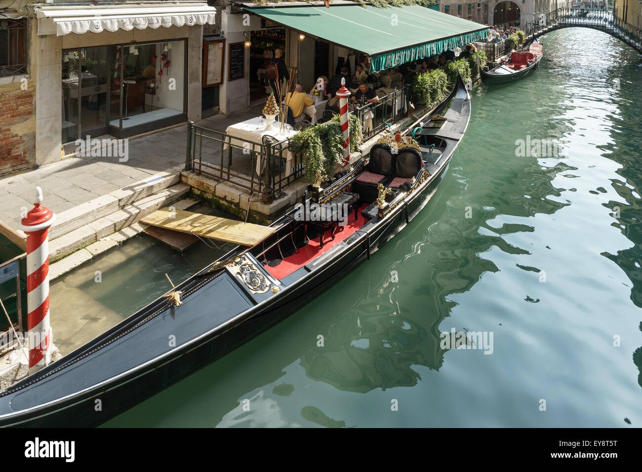 Restaurant by a canal hi-res stock photography and images - Alamy