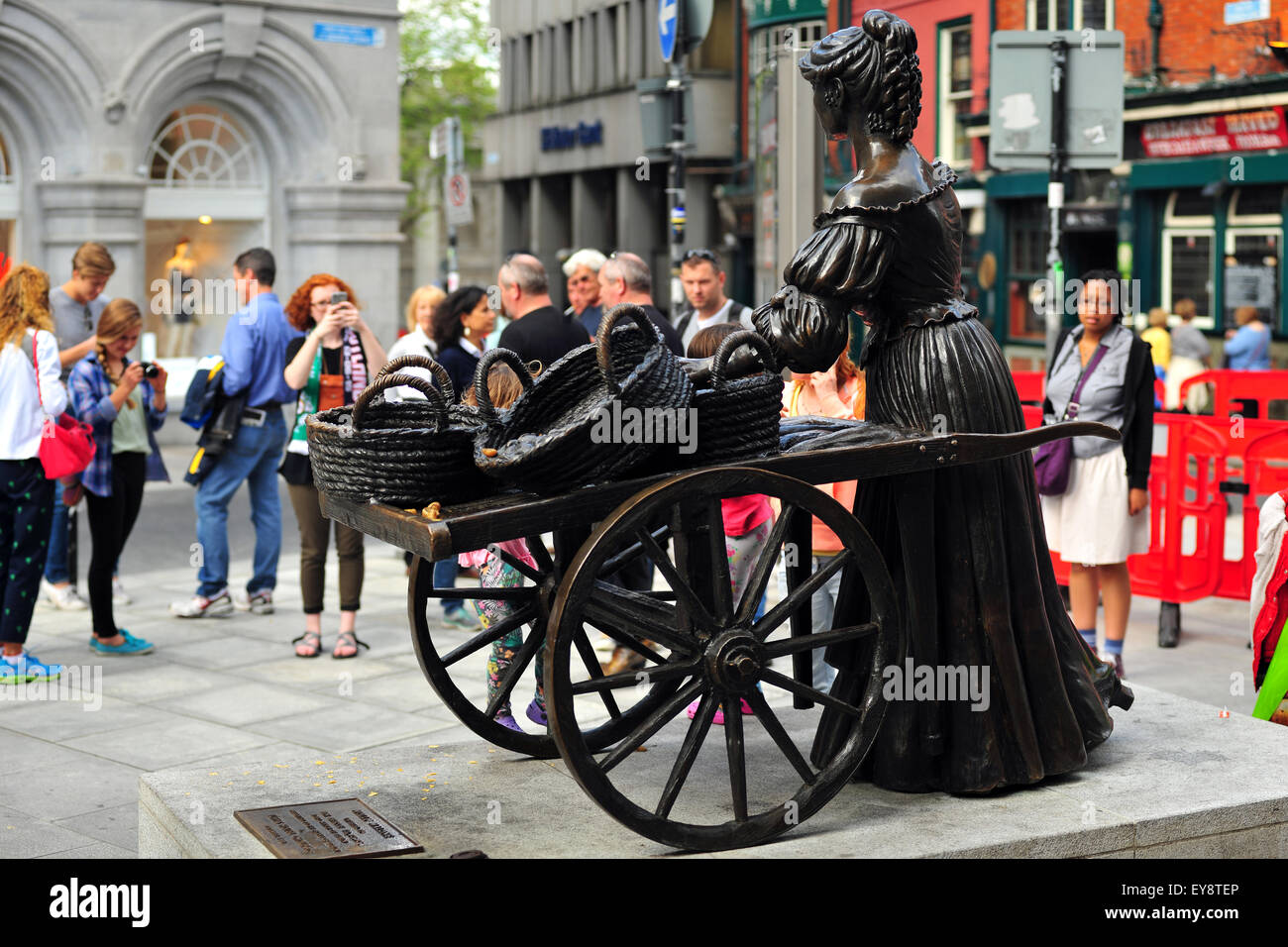The Molly Malone Statue On Suffolk Street In Dublin Stock Photo