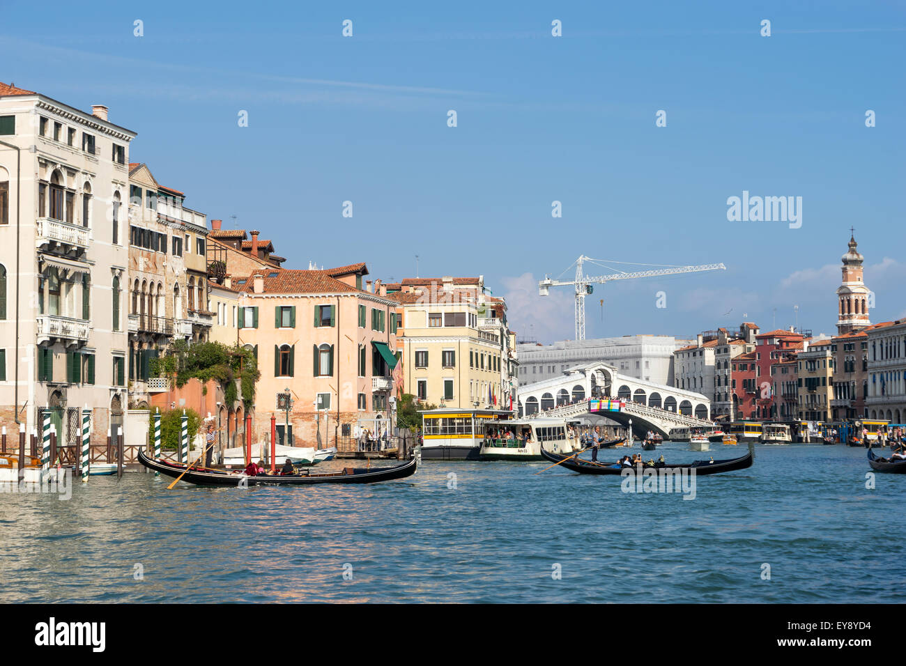 View towards the Rialto Bridge in Venice Stock Photo - Alamy