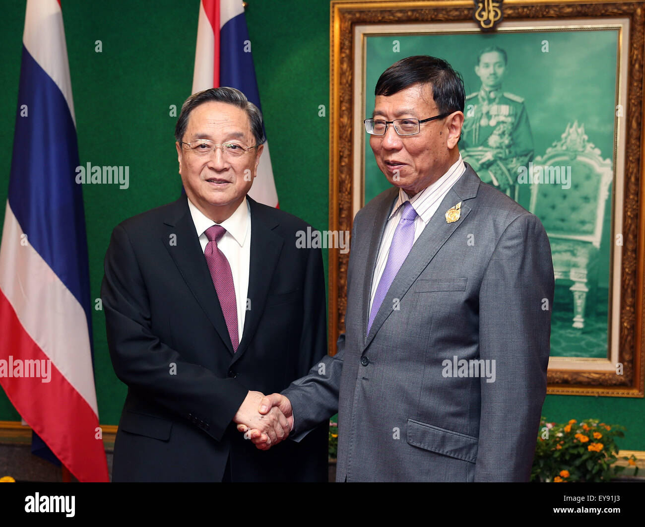 (150724) -- BANGKOK, July 24, 2015 (Xinhua) -- Yu Zhengsheng (L), chairman of the National Committee of the Chinese People's Political Consultative Conference, holds talks with the president of Thailand's national legislative assembly Pornpetch Wichitcholchai in Bangkok, Thailand, July 21, 2015. Yu Zhengsheng paid an official visit to Thailand from July 21 to 24. (Xinhua/Yao Dawei) (zkr) Stock Photo