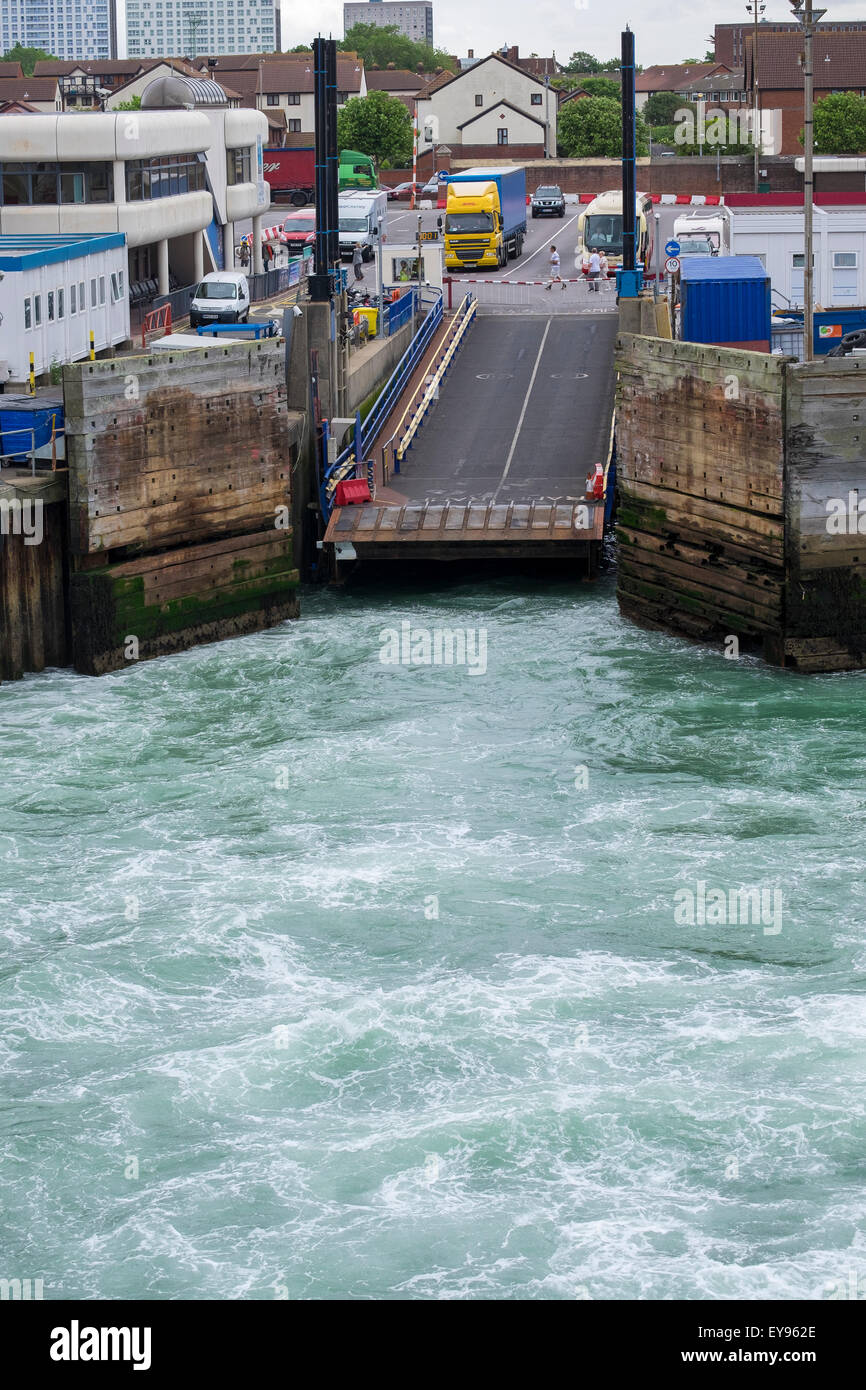 Passenger Ramp Stock Photos &amp; Passenger Ramp Stock Images ...