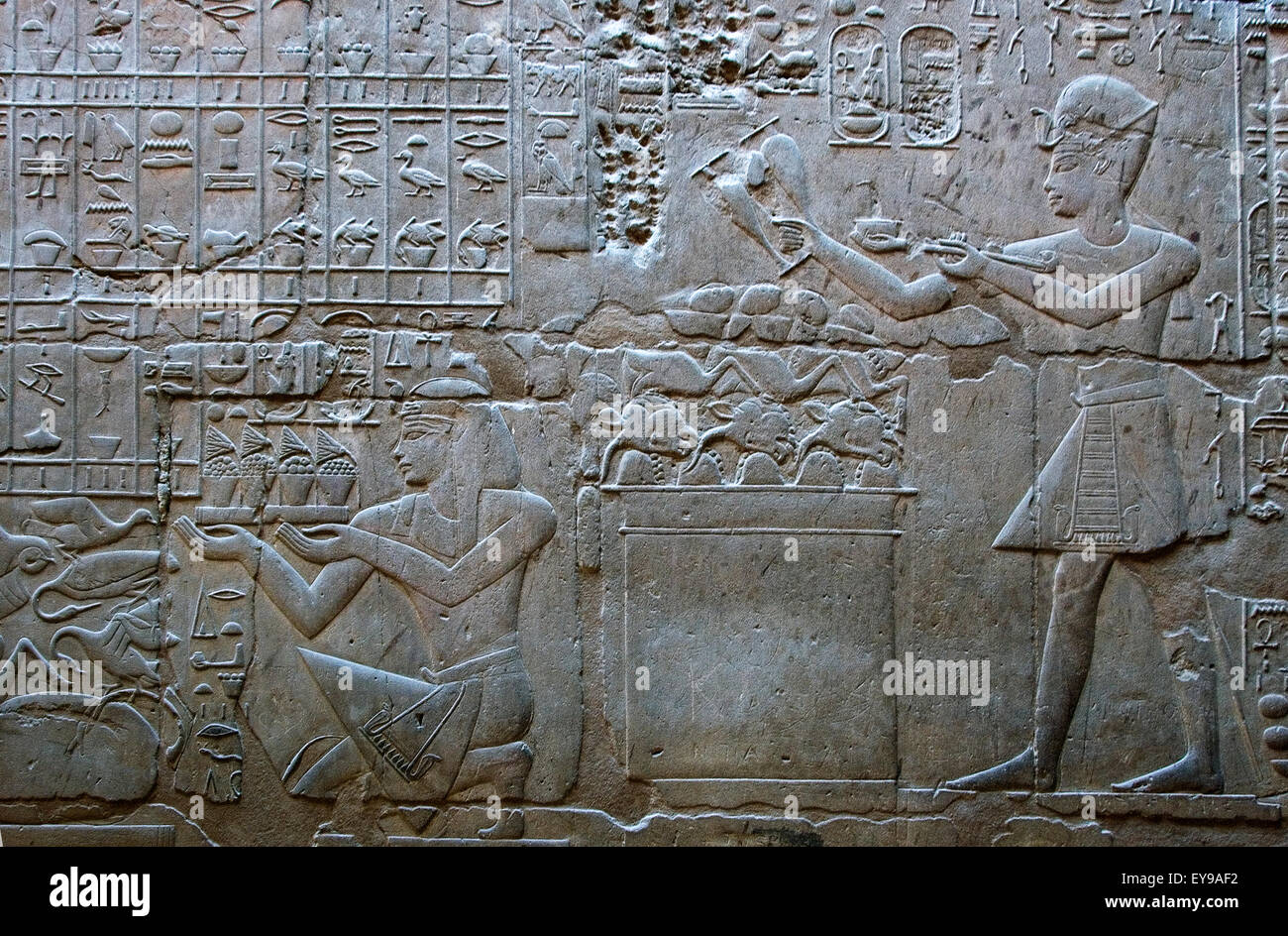 Luxor, Egypt. Temple of Luxor (Ipet resyt): the pharaoh Amenhotep III offering to gods Stock Photo