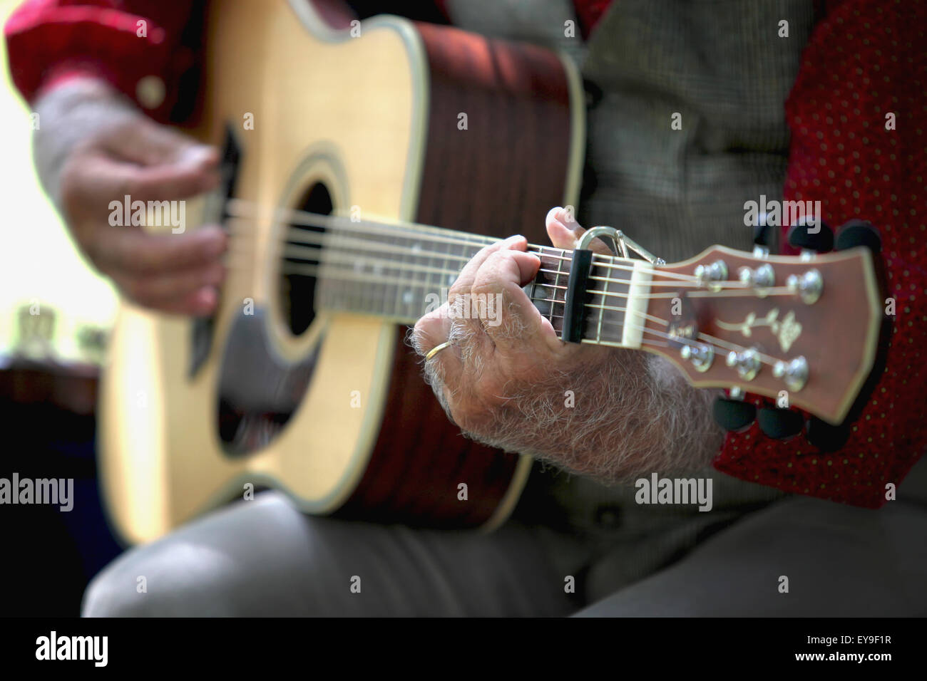 Mans hand playing acoustic guitar hires stock photography and images