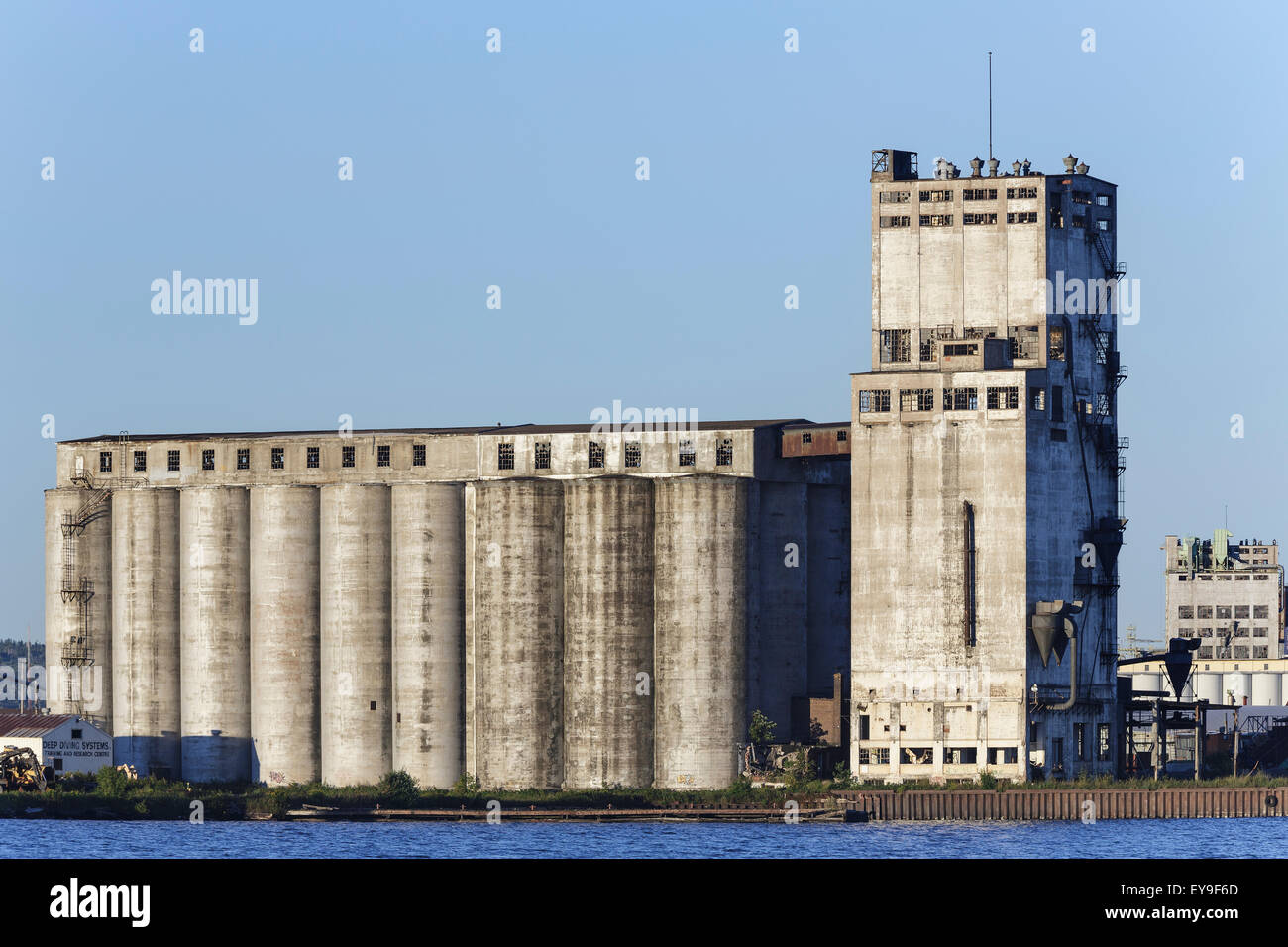 Abandoned grain elevator; Thunder Bay, Ontario, Canada Stock Photo Alamy