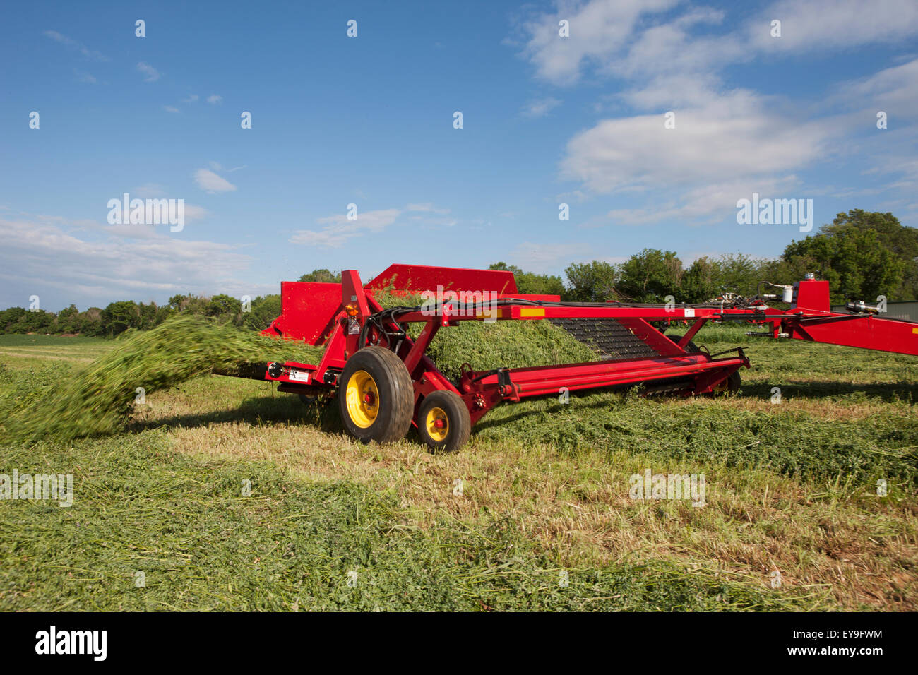 H5430 windrow merger; New Holland, Pennsylvania, United States of ...