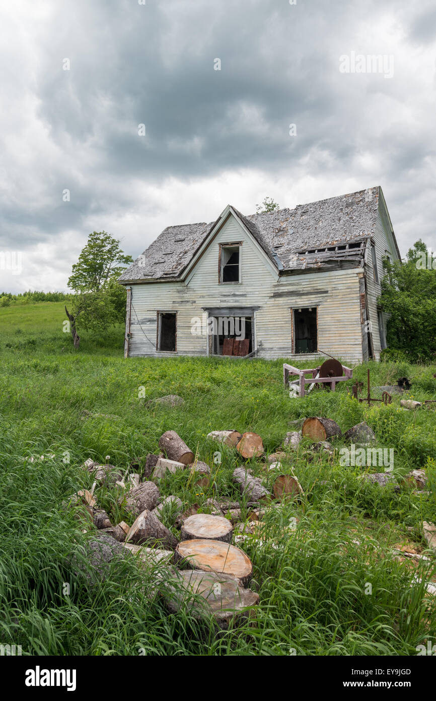 Abandoned house along highway in Shepody, New Brunswick, Canada - Stock Image